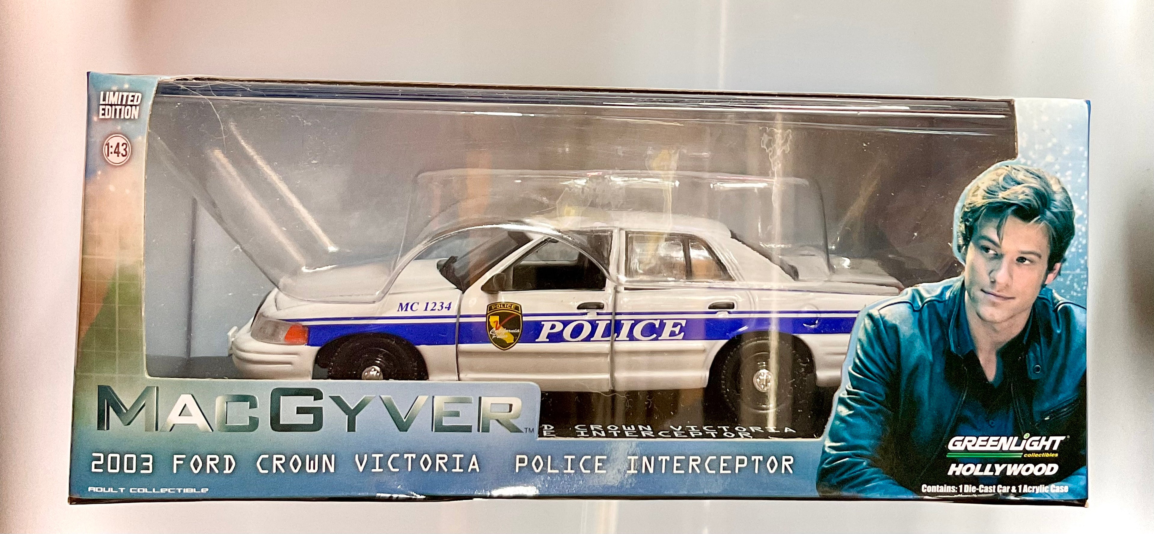FORD CROWN VICTORIA INTERCEPTOR del 2003 , GREENLIGHT scala 1/43