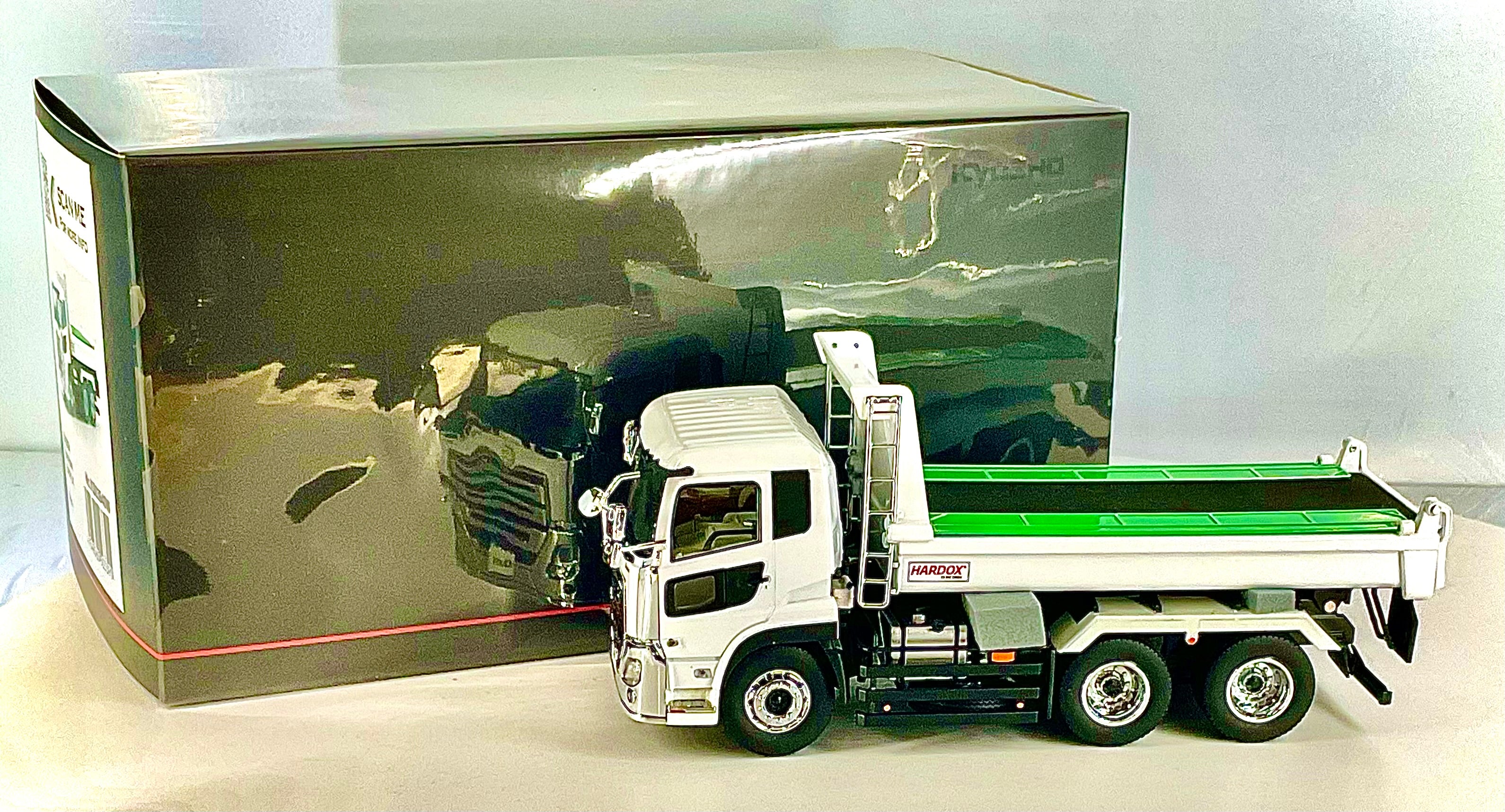 UD Quon Dump Truck Bianco scala 1:43 – Kyosho KS03940W