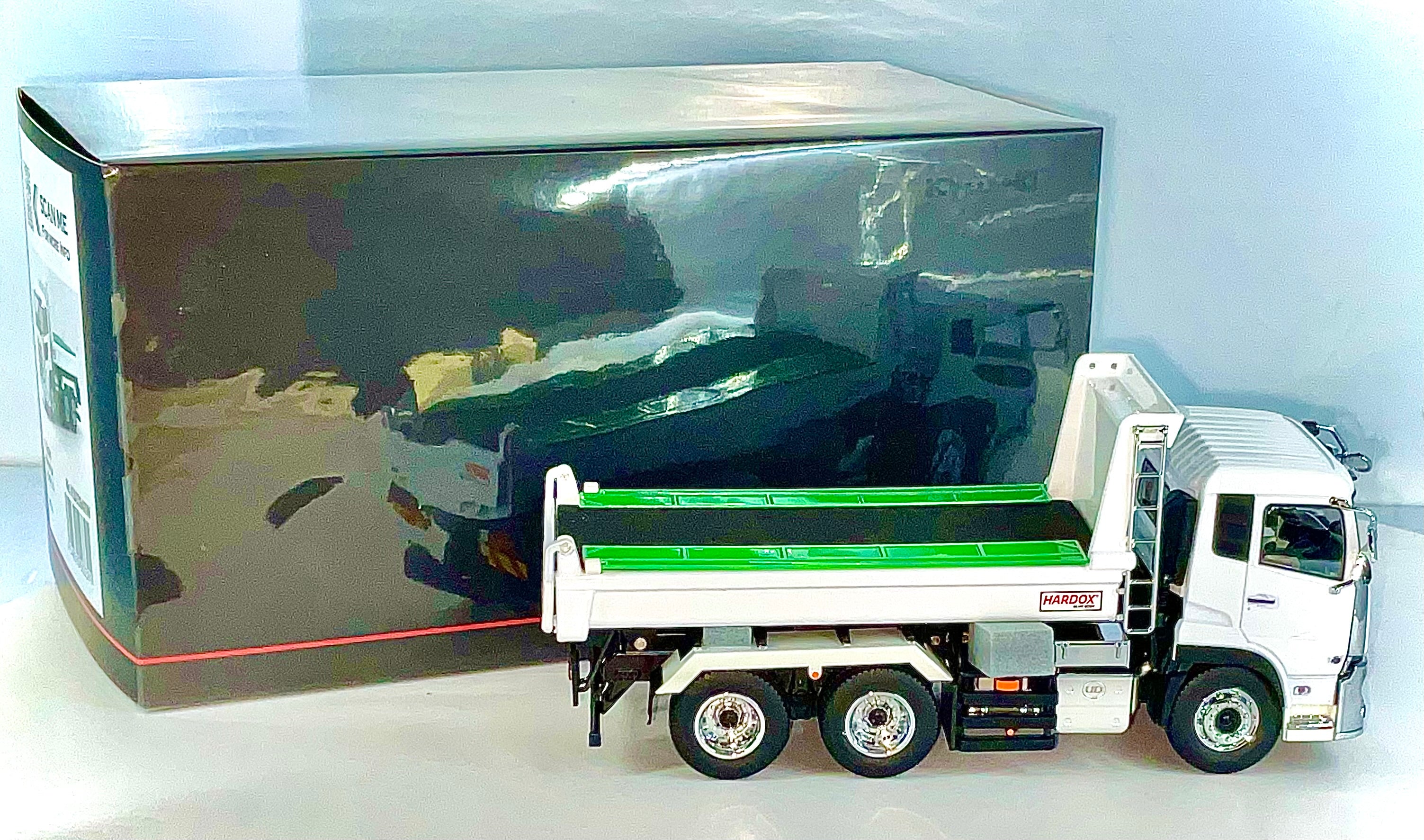 UD Quon Dump Truck Bianco scala 1:43 – Kyosho KS03940W-vista laterale destra