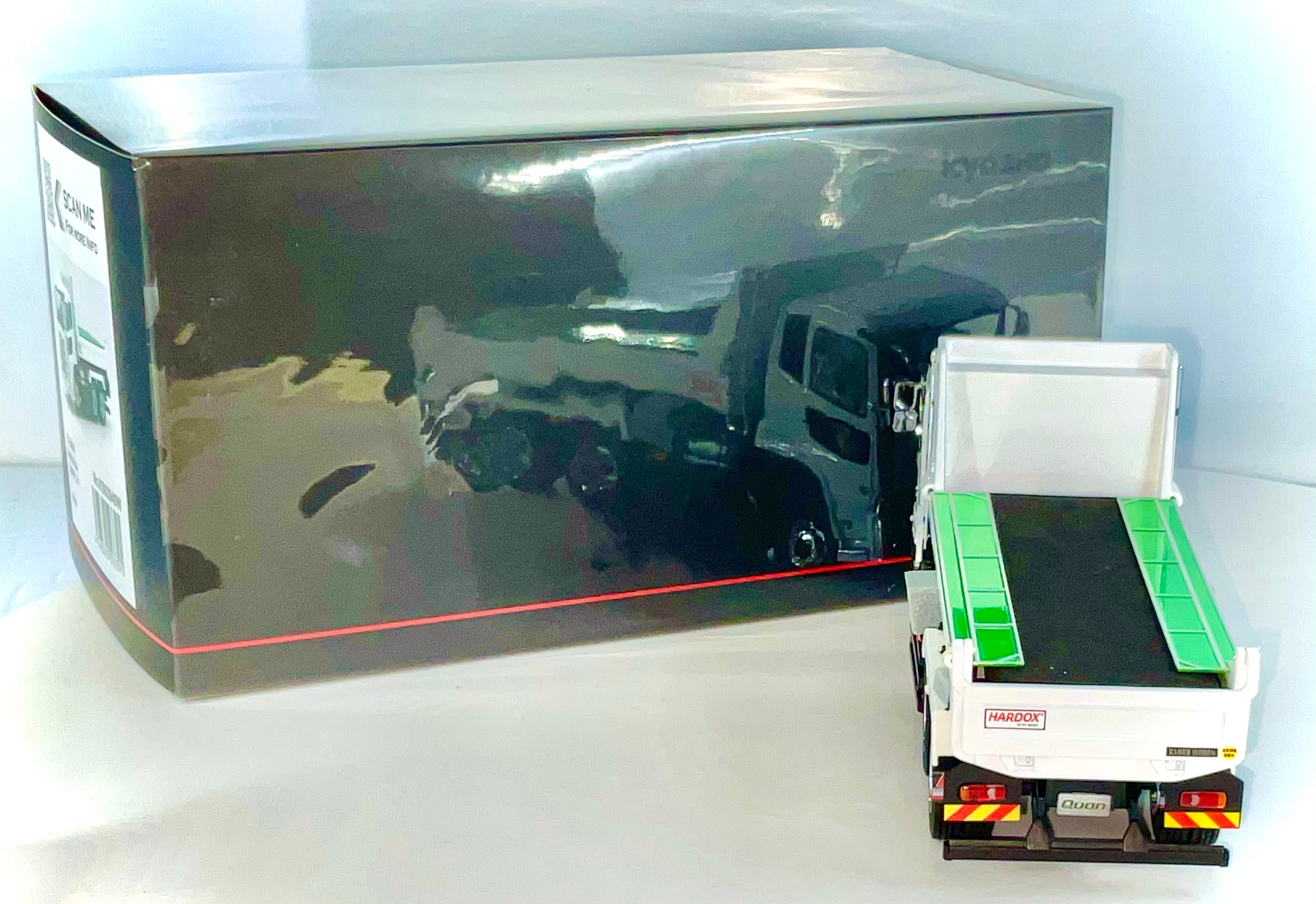 UD Quon Dump Truck Bianco scala 1:43 – Kyosho KS03940W-vista posteriore