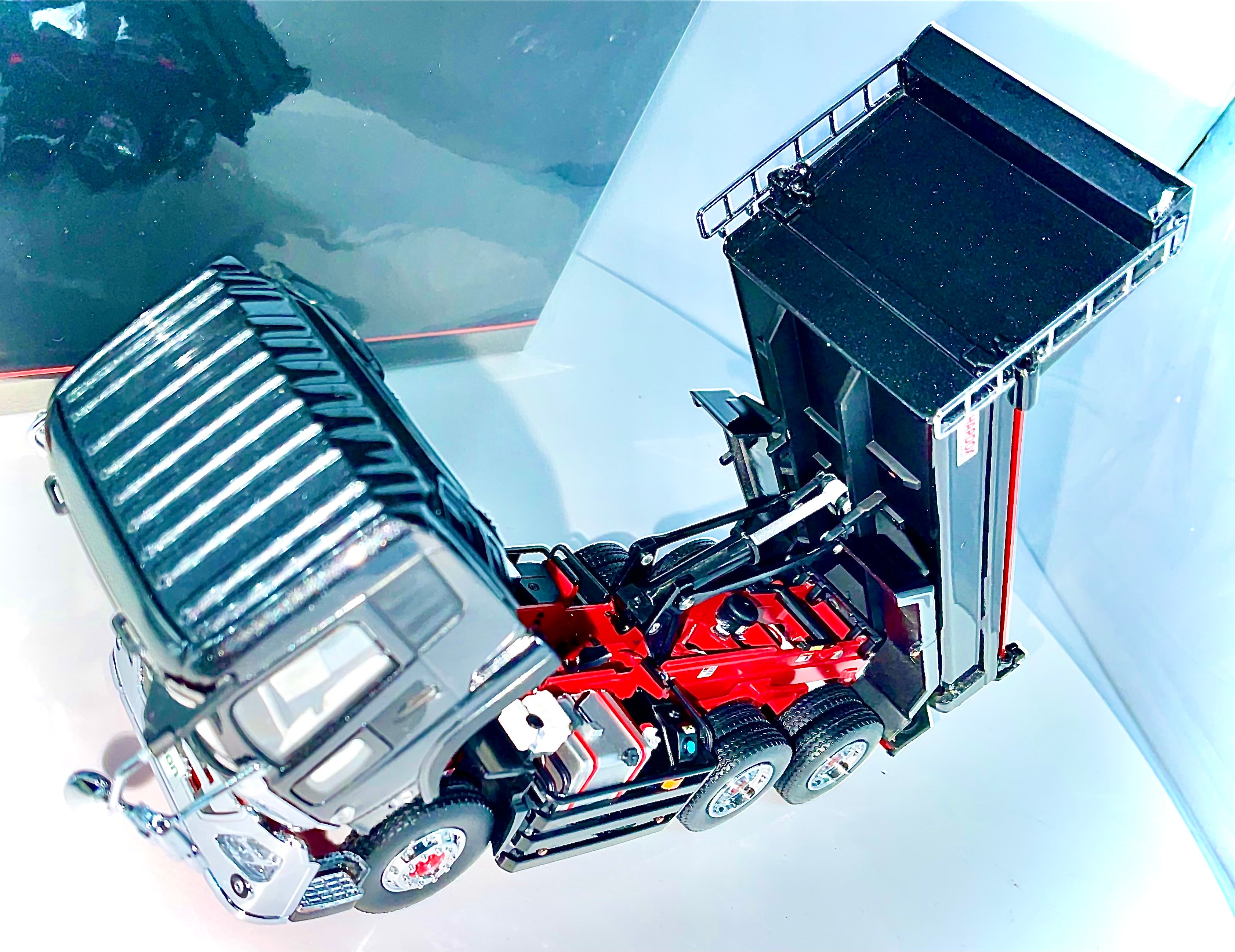 UD QUON DUMP TRUCK , KYOSHO scala 1/43