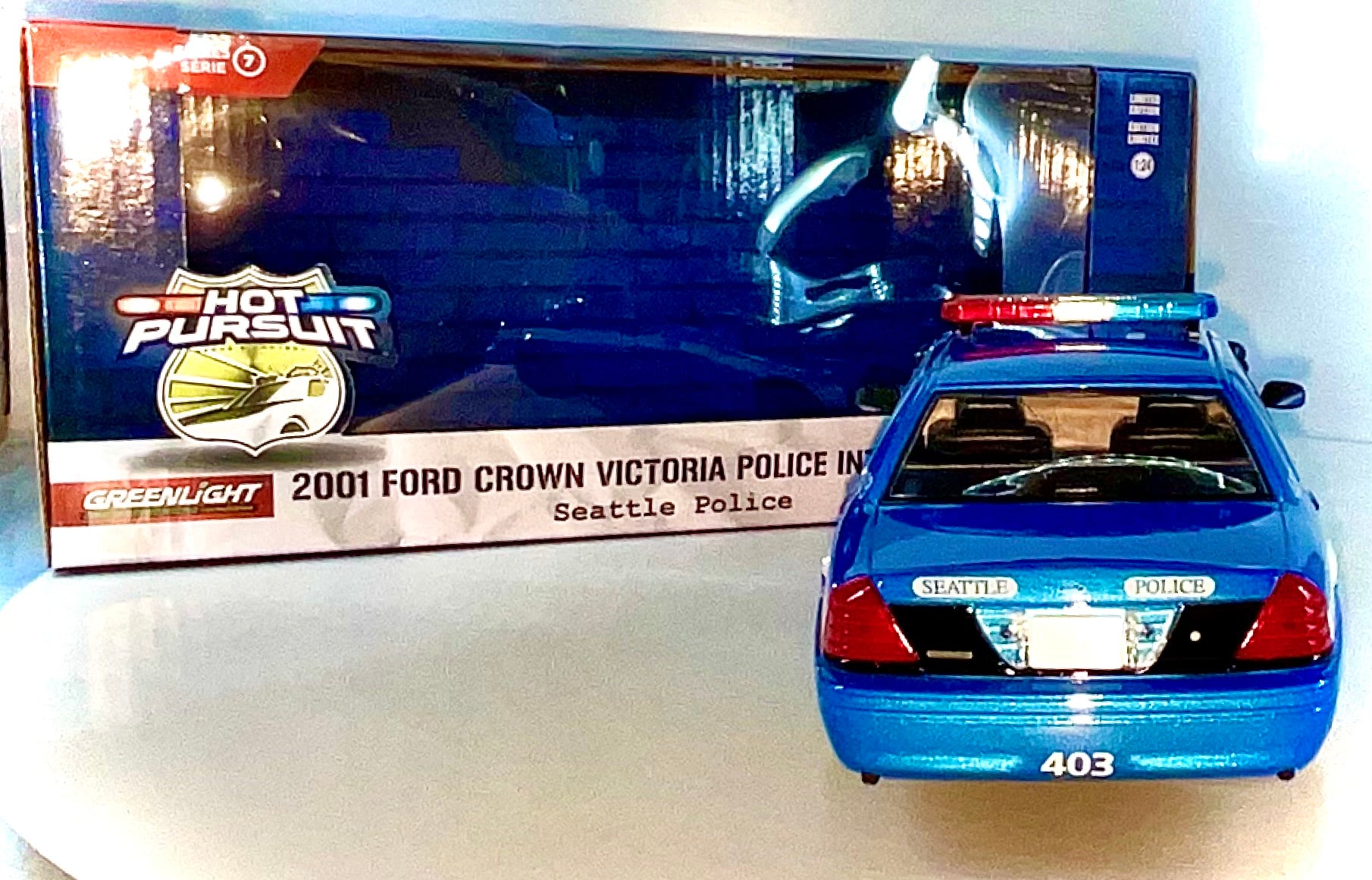 FORD CROWN VICTORIA del 2001 , GREENLIGHT scala 1/24
