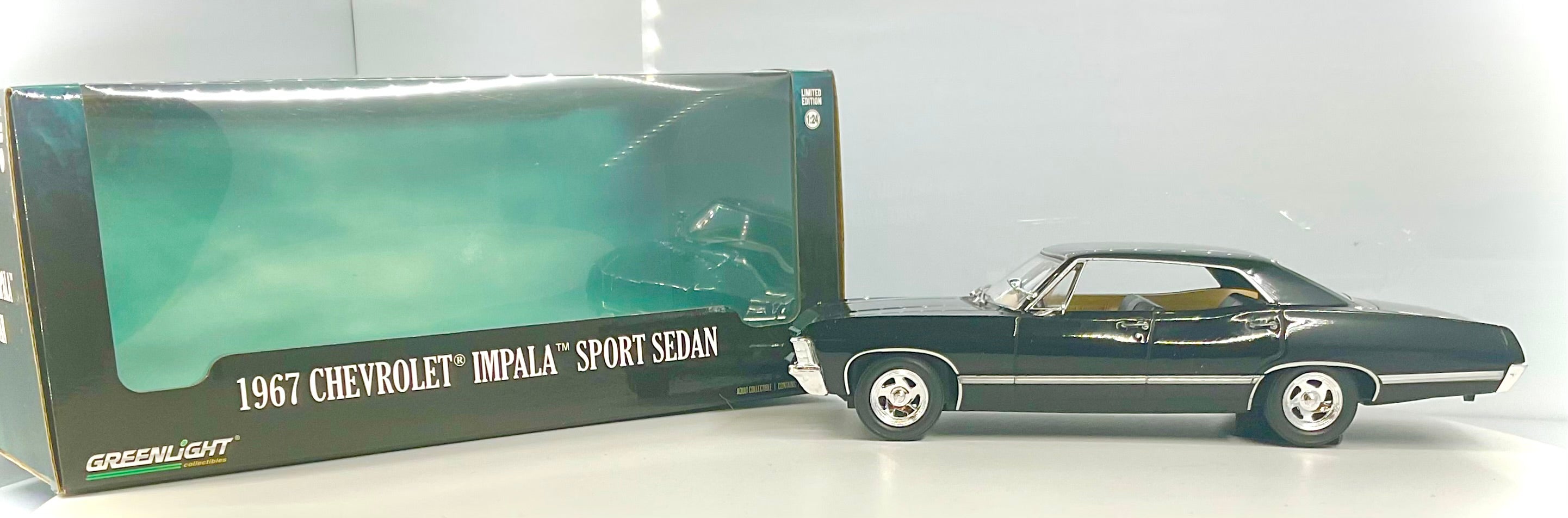 CHEVROLET IMPALA SPORT SEDANE del 1967 , GREENLIGHT scala 1/24