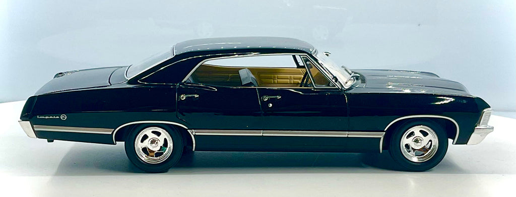 Chevrolet Impala Sport Sedan 1967 scala 1:24 – Greenlight 84035-vista laterale