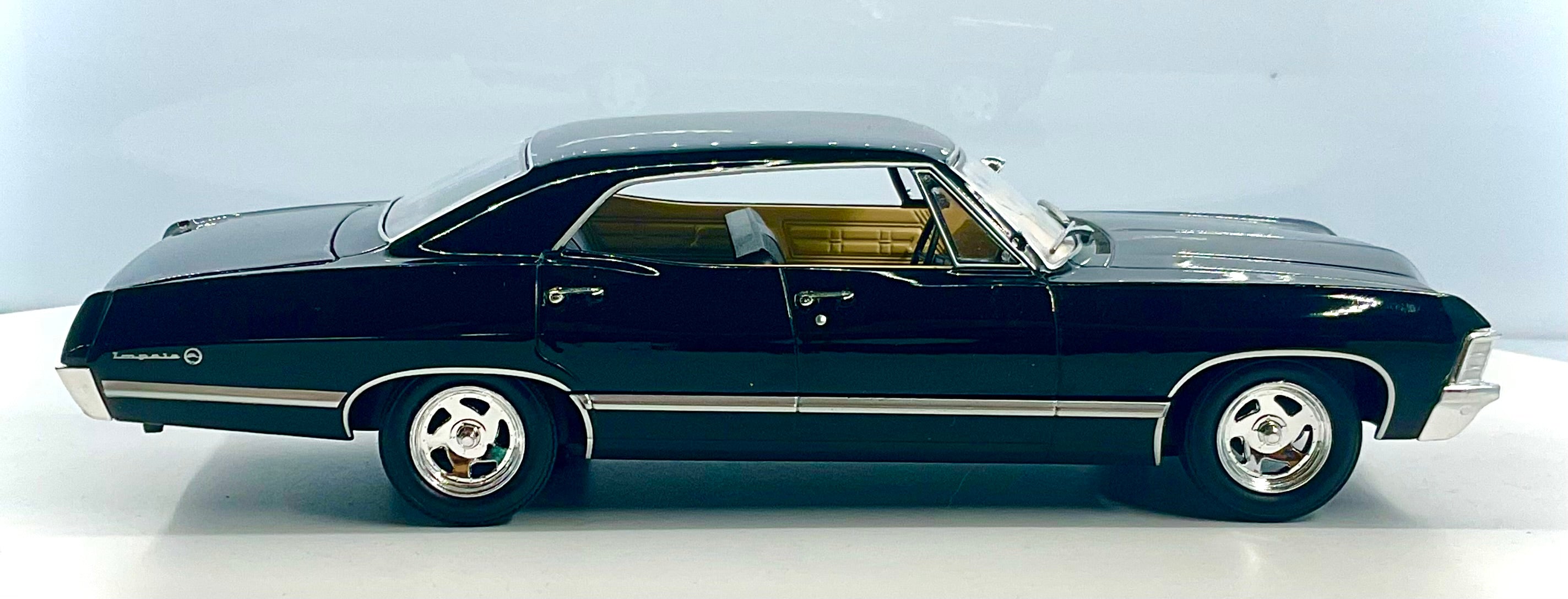 CHEVROLET IMPALA SPORT SEDANE del 1967 , GREENLIGHT scala 1/24