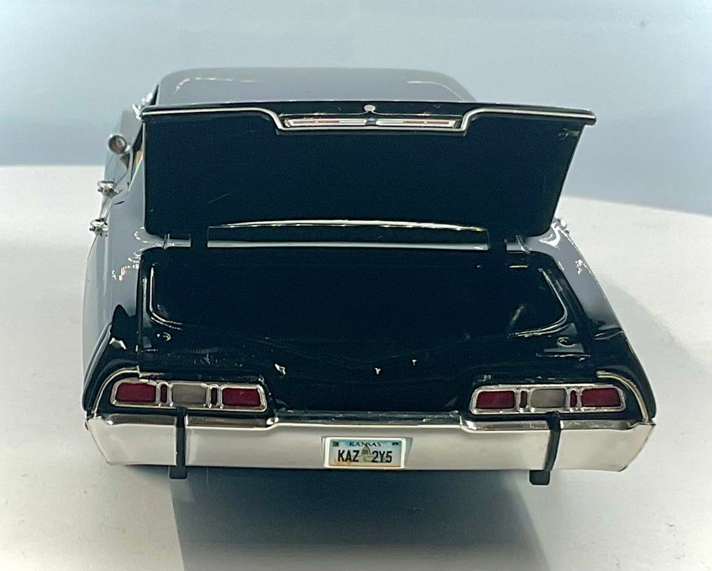 Chevrolet Impala Sport Sedan 1967 scala 1:24 – Greenlight 84035-vista posteriore con baule aperto