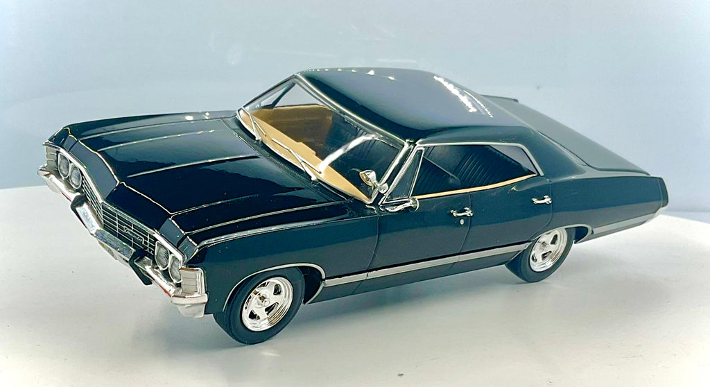 Chevrolet Impala Sport Sedan 1967 scala 1:24 – Greenlight 84035-vista inclinata