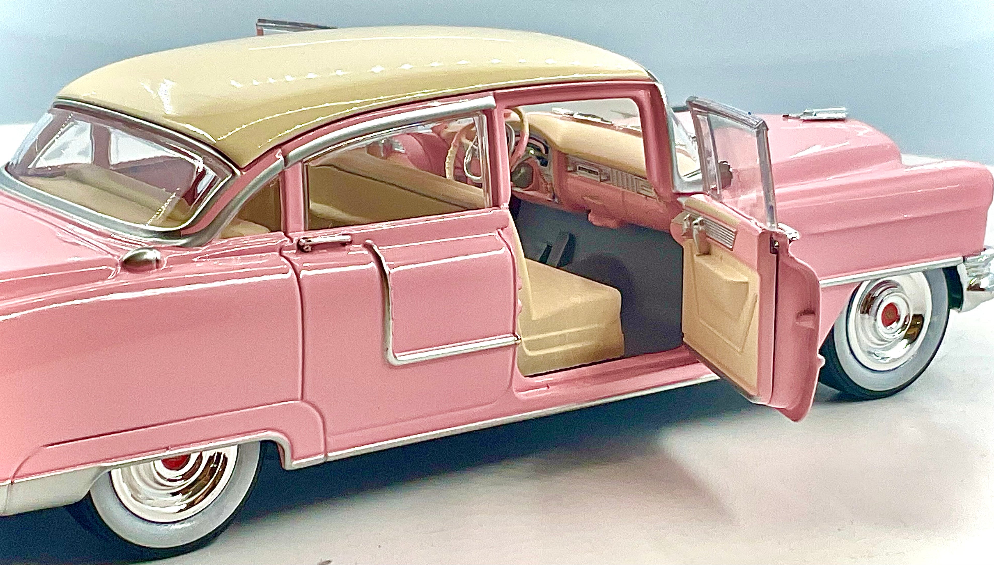 CADILLAC FEETWOOD SERIES 60 del 1955 , GREENLIGHT scala 1/24