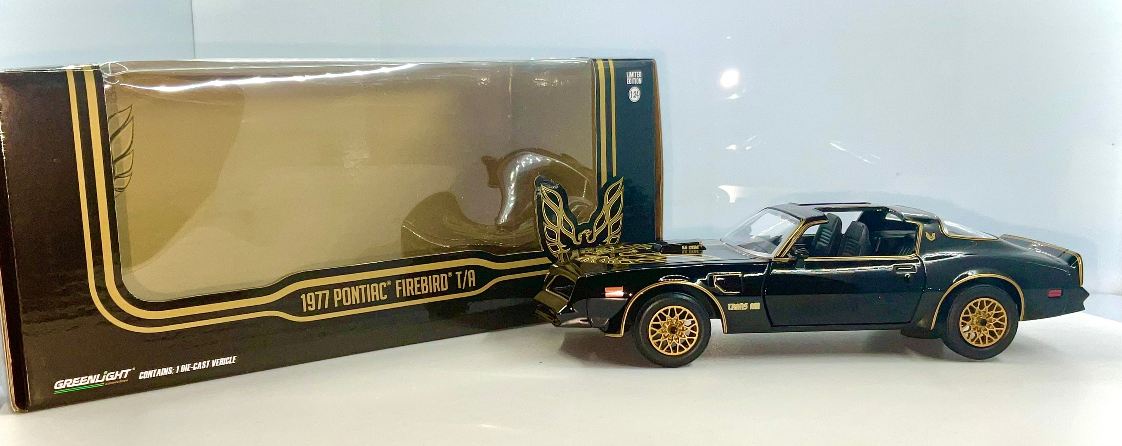 PONTIAC FIREBIRD T/A del 1977 , GREENLIGHT scala 1/24
