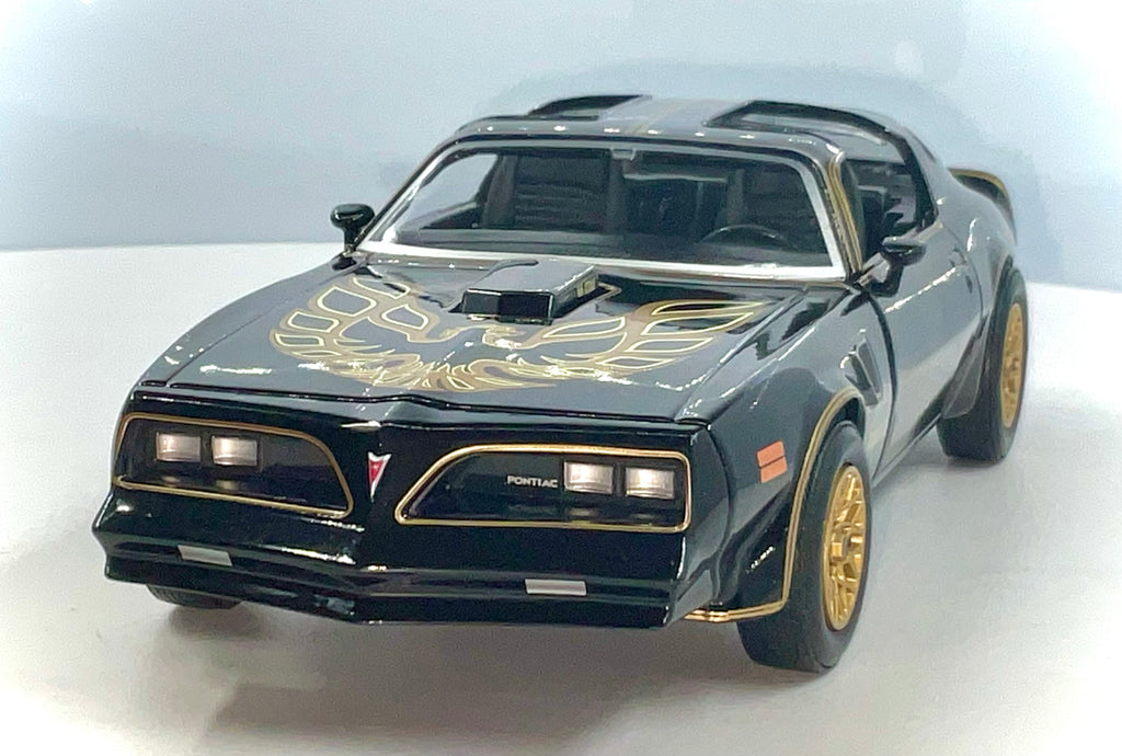 Pontiac Firebird T/A 1977 scala 1:24 – Greenlight 84036-vista 3/4 anteriore