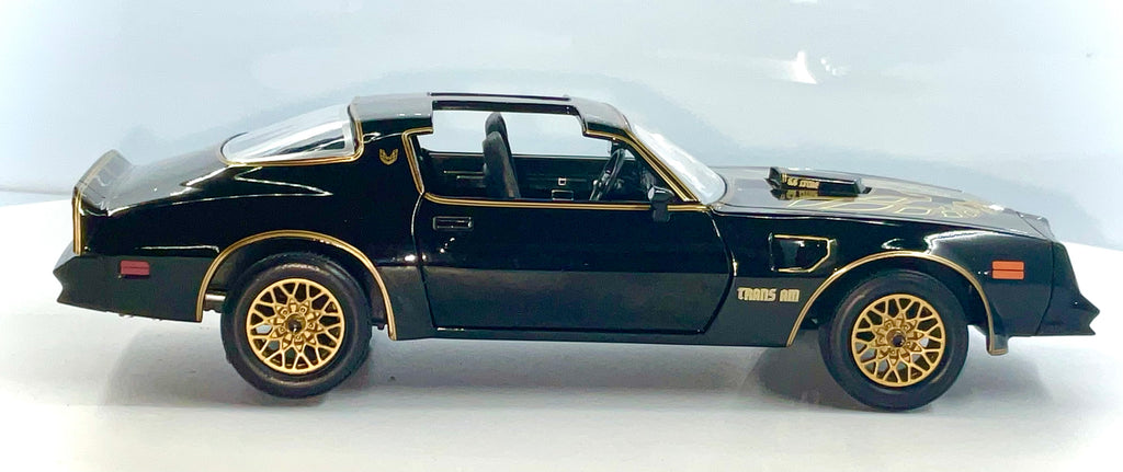 Pontiac Firebird T/A 1977 scala 1:24 – Greenlight 84036-vista laterale