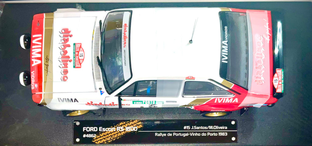 Ford Escort RS 1800 Rally de Portugal 1983 #15 Santos/Oliveira scala 1:18 – Sun Star 4862 - vista dall’alto con targhetta nome auto e piloti
