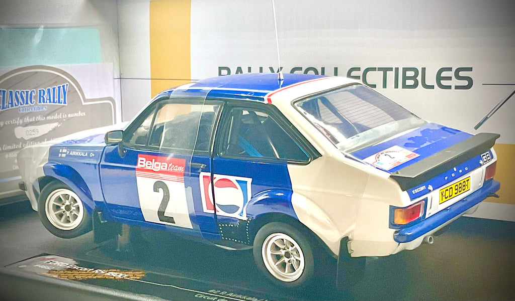 Ford Escort RS 1800 Circuit des Ardennes 1983 #2 Arikkala/Piironen scala 1:18 – Sun Star 4662 - vista 3/4 posteriore
