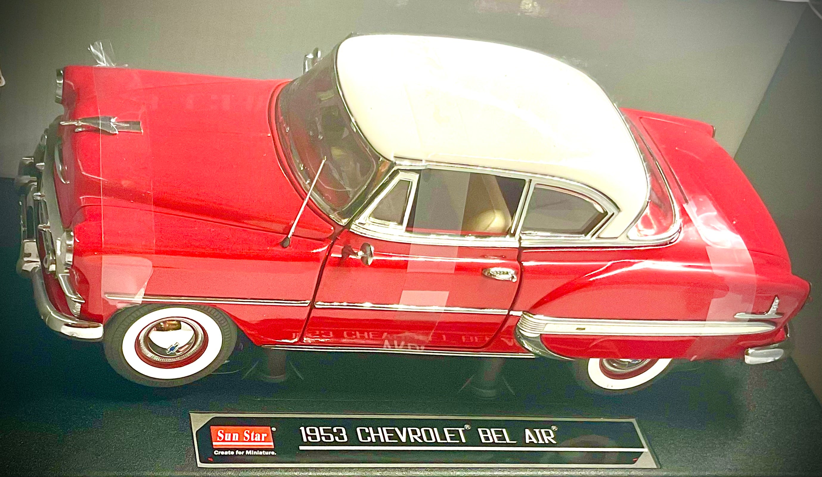 CHEVROLET BEL AIR del 1953 , SUN STAR scala 1/18