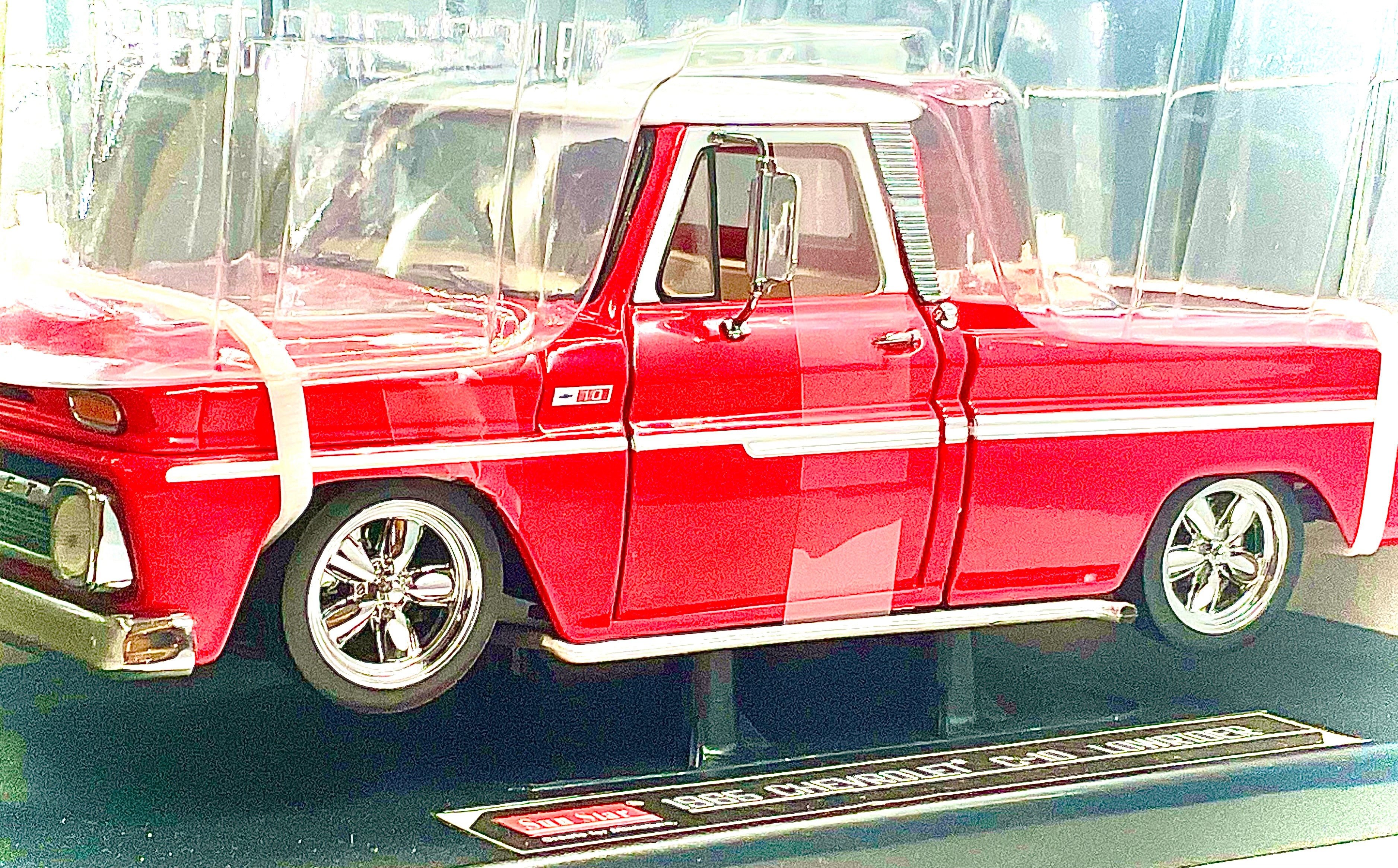 CHEVROLET C-10 LOWRIDER del 1965 , SUN STAR scala 1/18