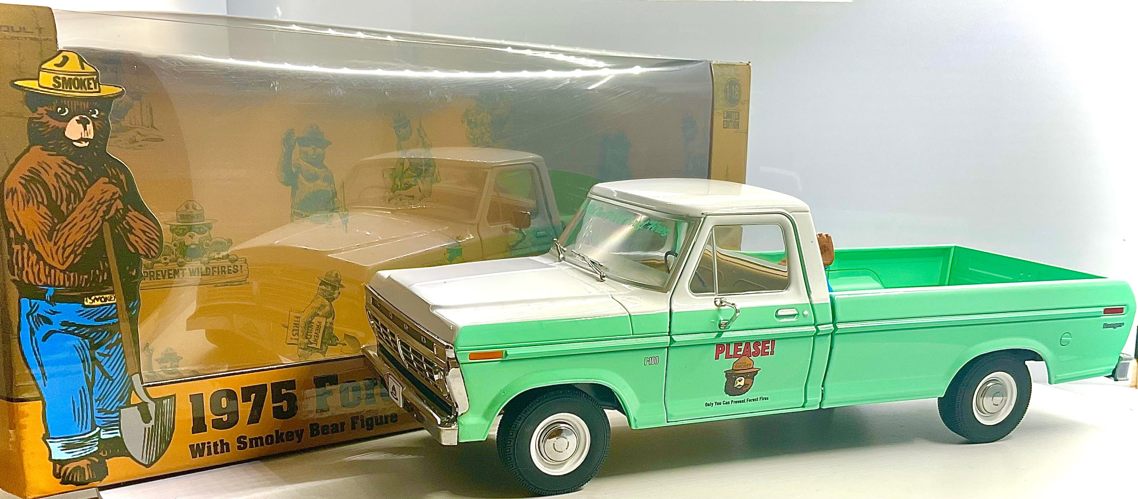 FORD F-100 del 1975 , GREENLIGHT scala 1/18