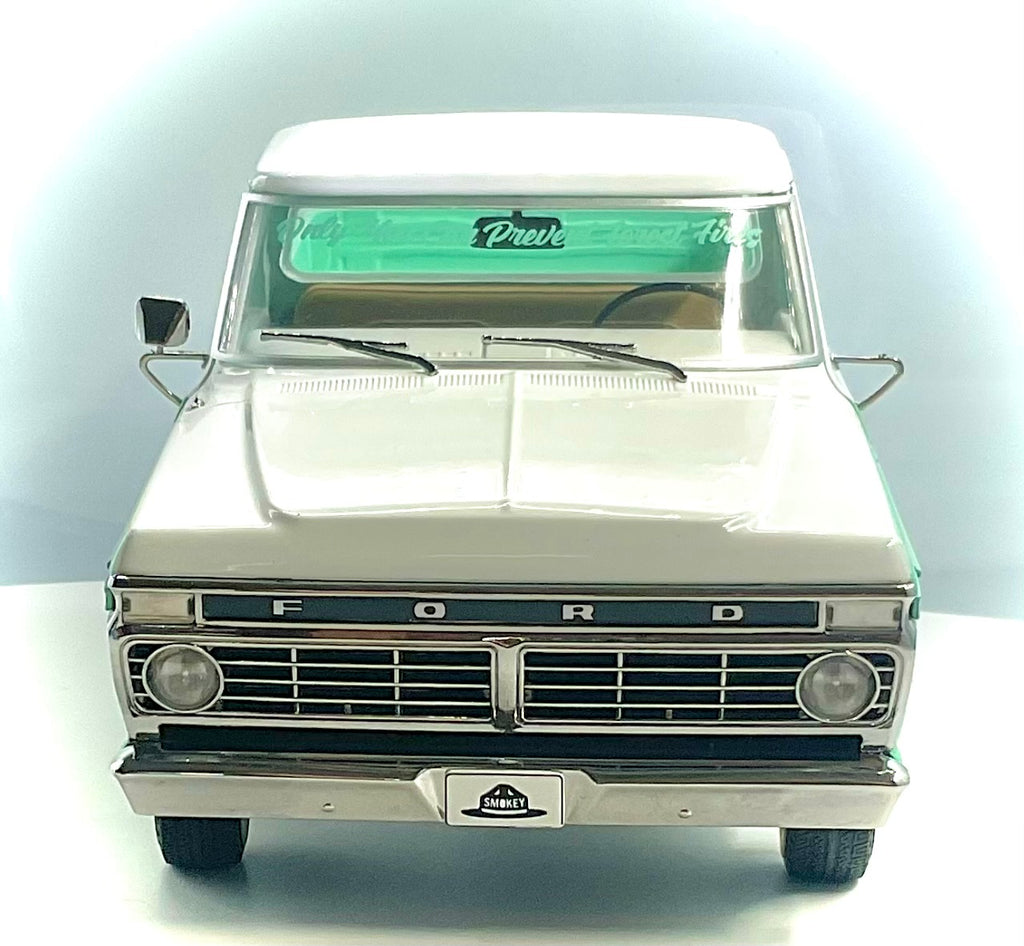 Ford F-100 1975 Smokey Bear scala 1:18 – Greenlight 13636- vista frontale