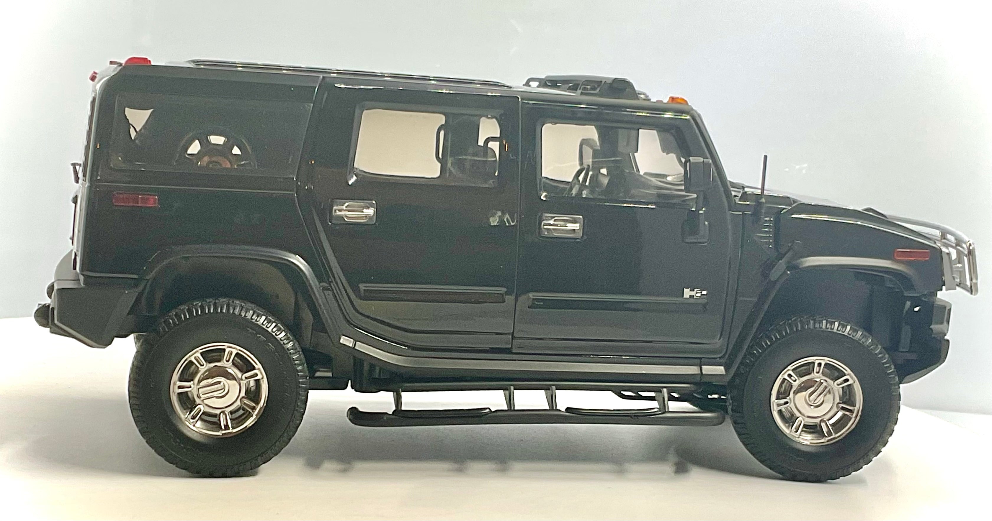 HUMMER H2 , HIGHWAY 61 GREENLIGHT scala 1/18