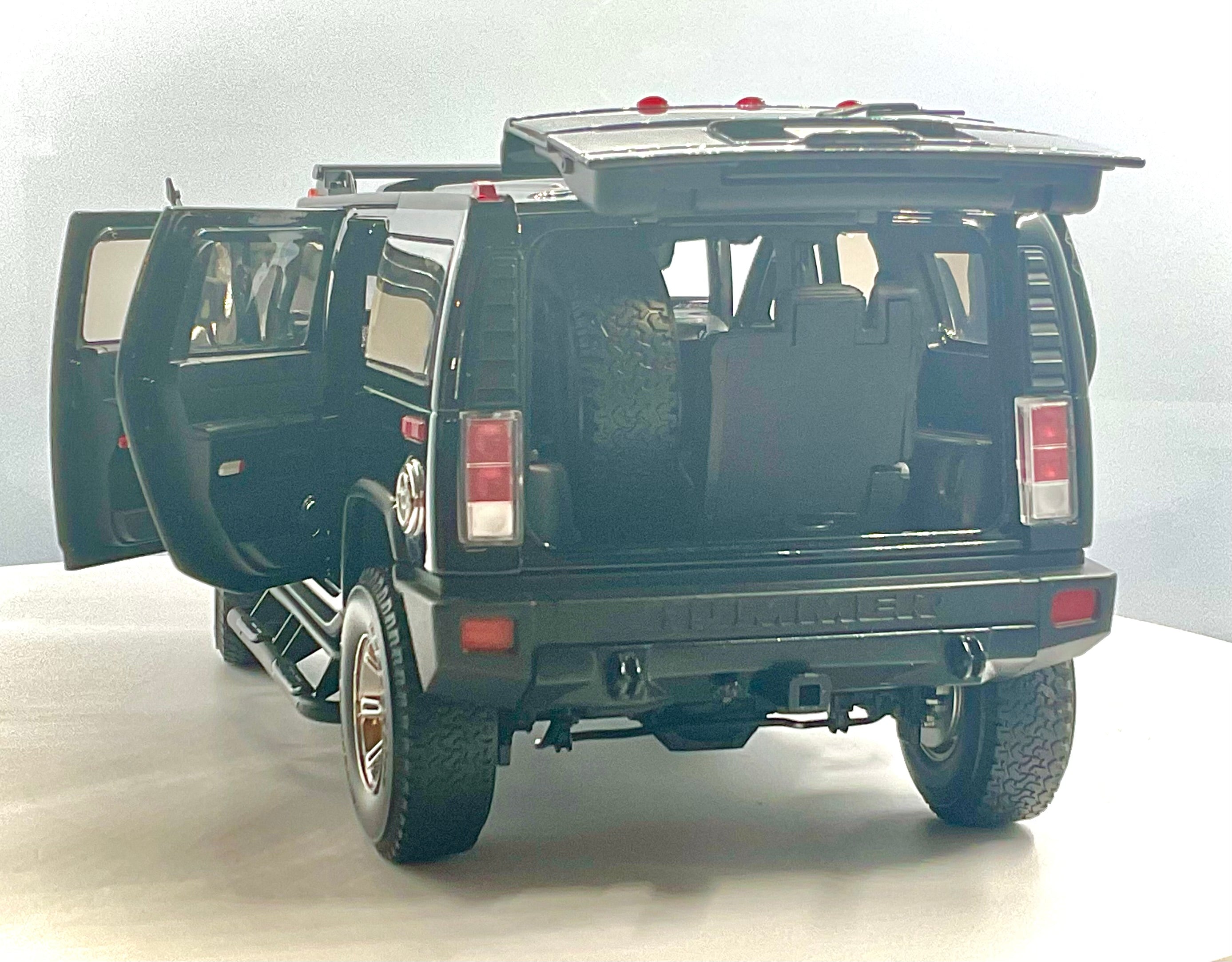 HUMMER H2 , HIGHWAY 61 GREENLIGHT scala 1/18