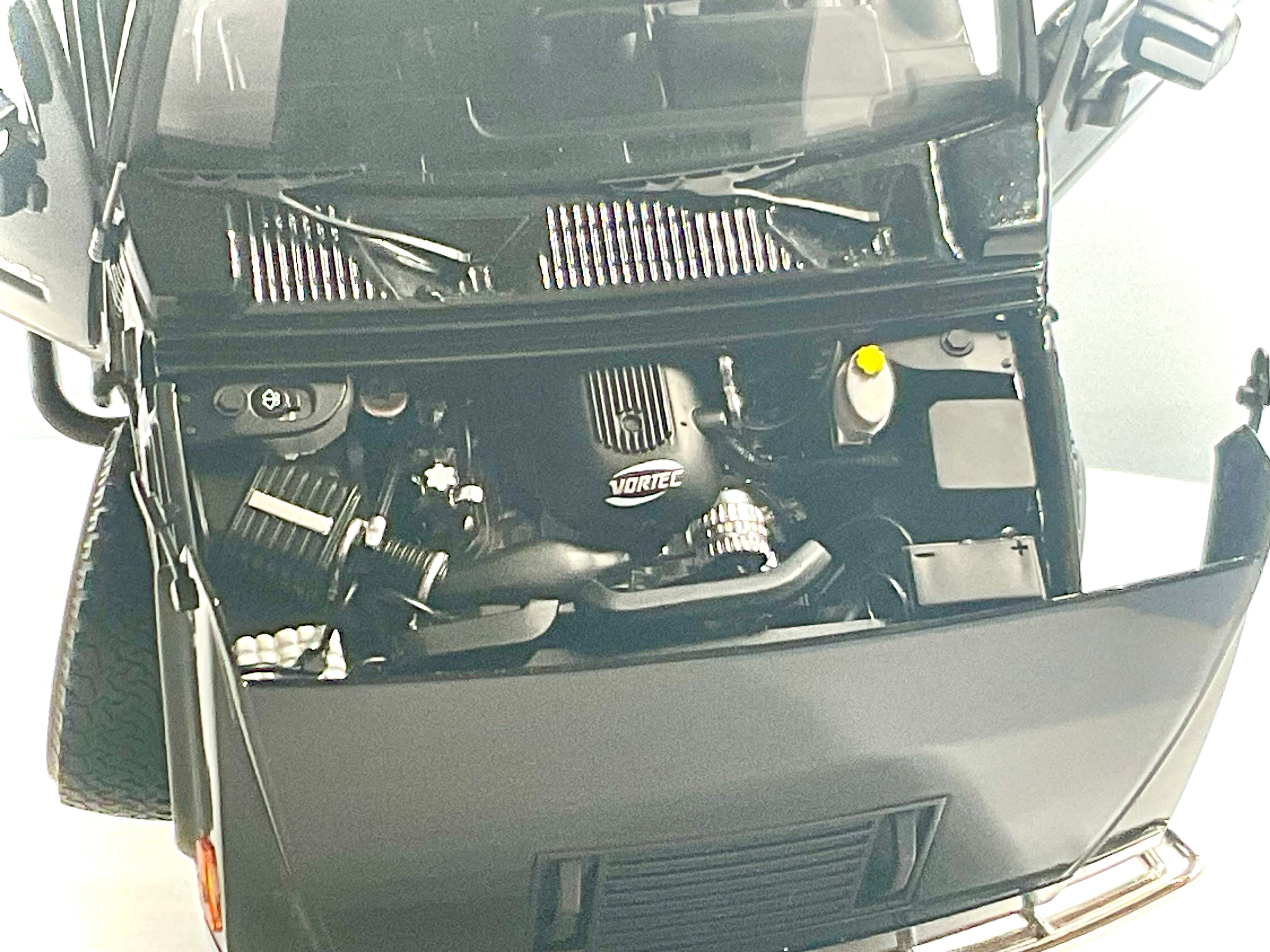 HUMMER H2 , HIGHWAY 61 GREENLIGHT scala 1/18