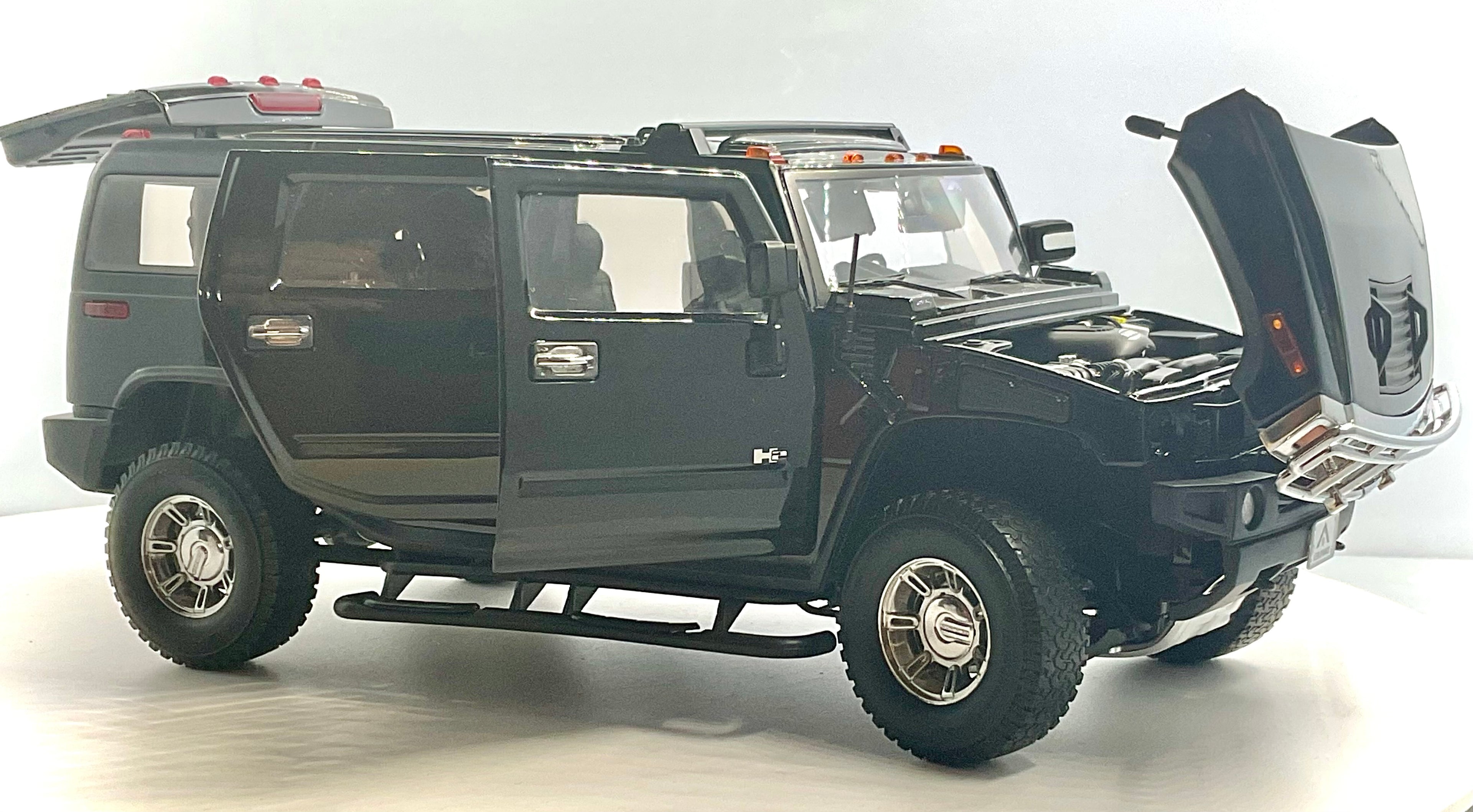 HUMMER H2 , HIGHWAY 61 GREENLIGHT scala 1/18