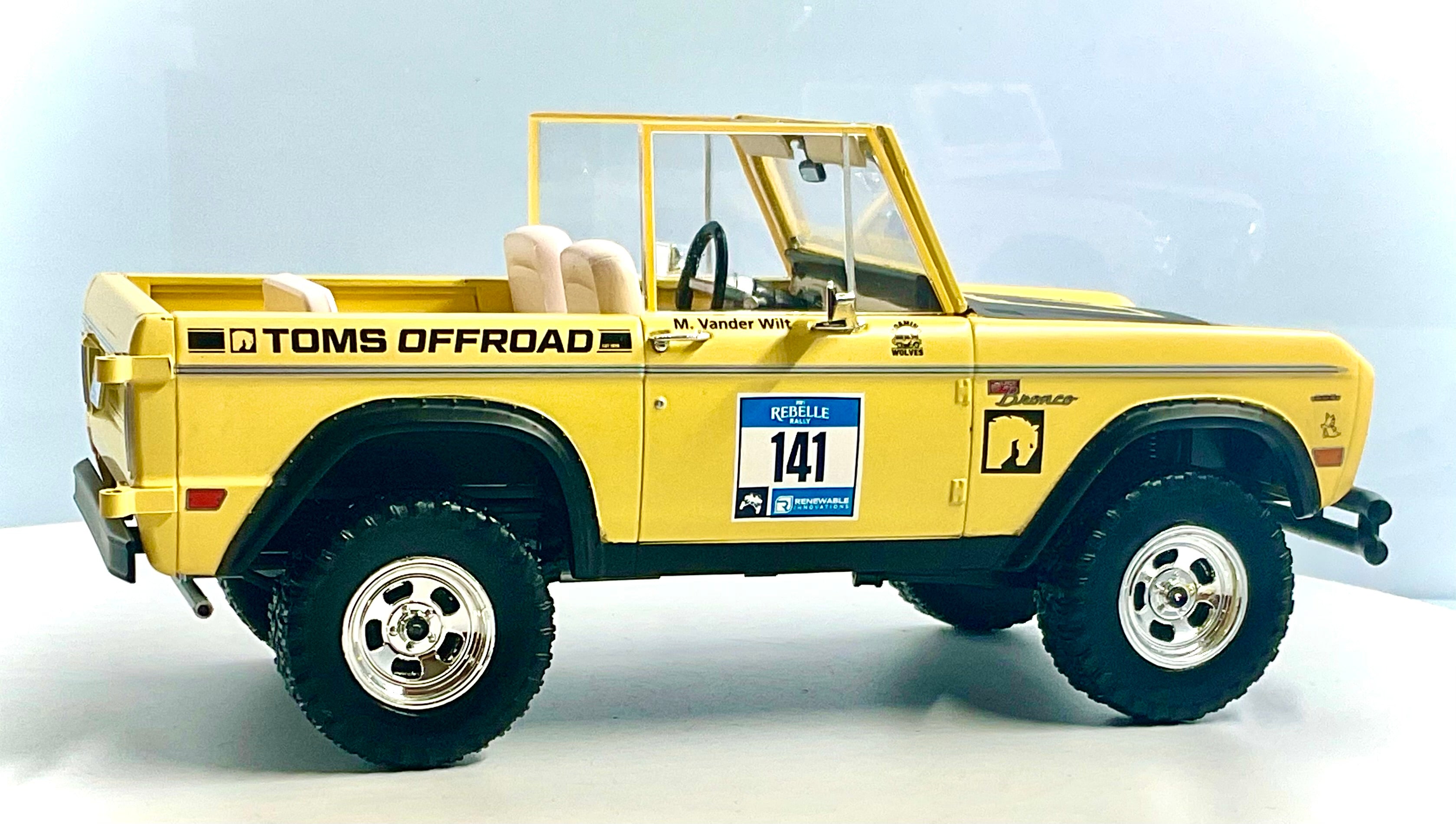 FORD BRONCO del 1969 , GREENLIGHT scala 1/18