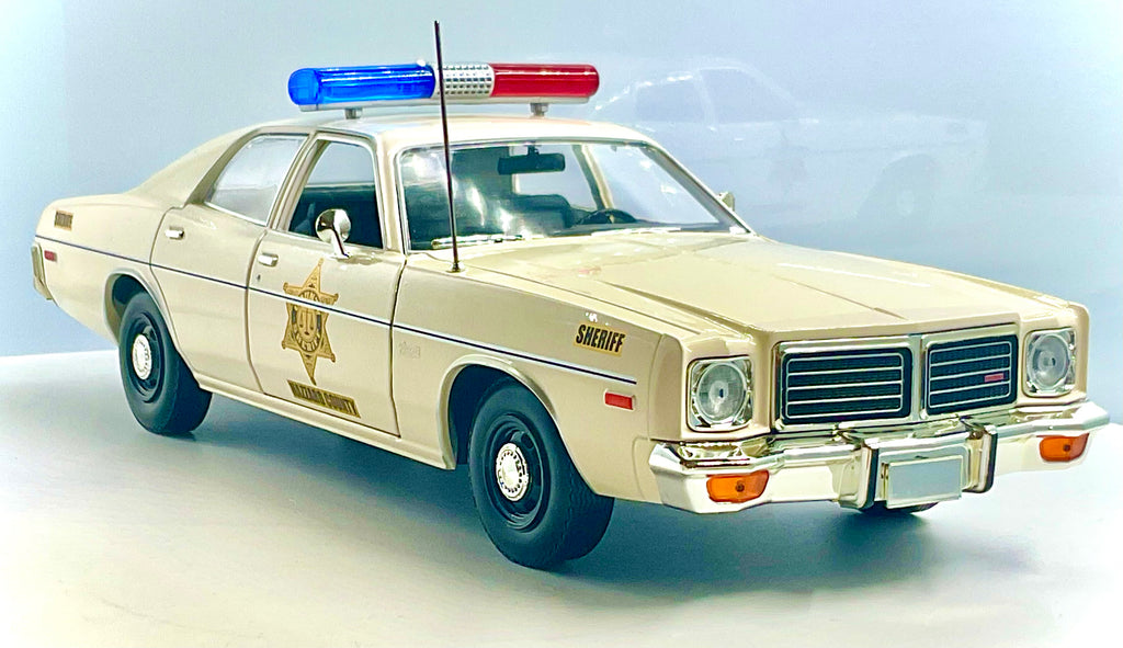 PLYMOUTH CORONET del 1975 , GREENLIGHT scala 1/18