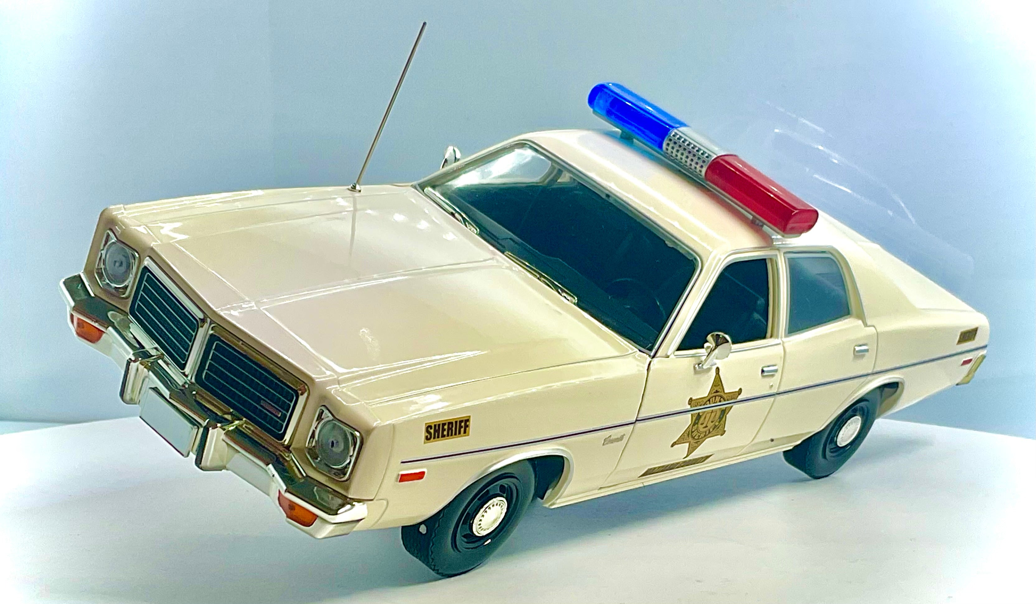 PLYMOUTH CORONET del 1975 , GREENLIGHT scala 1/18