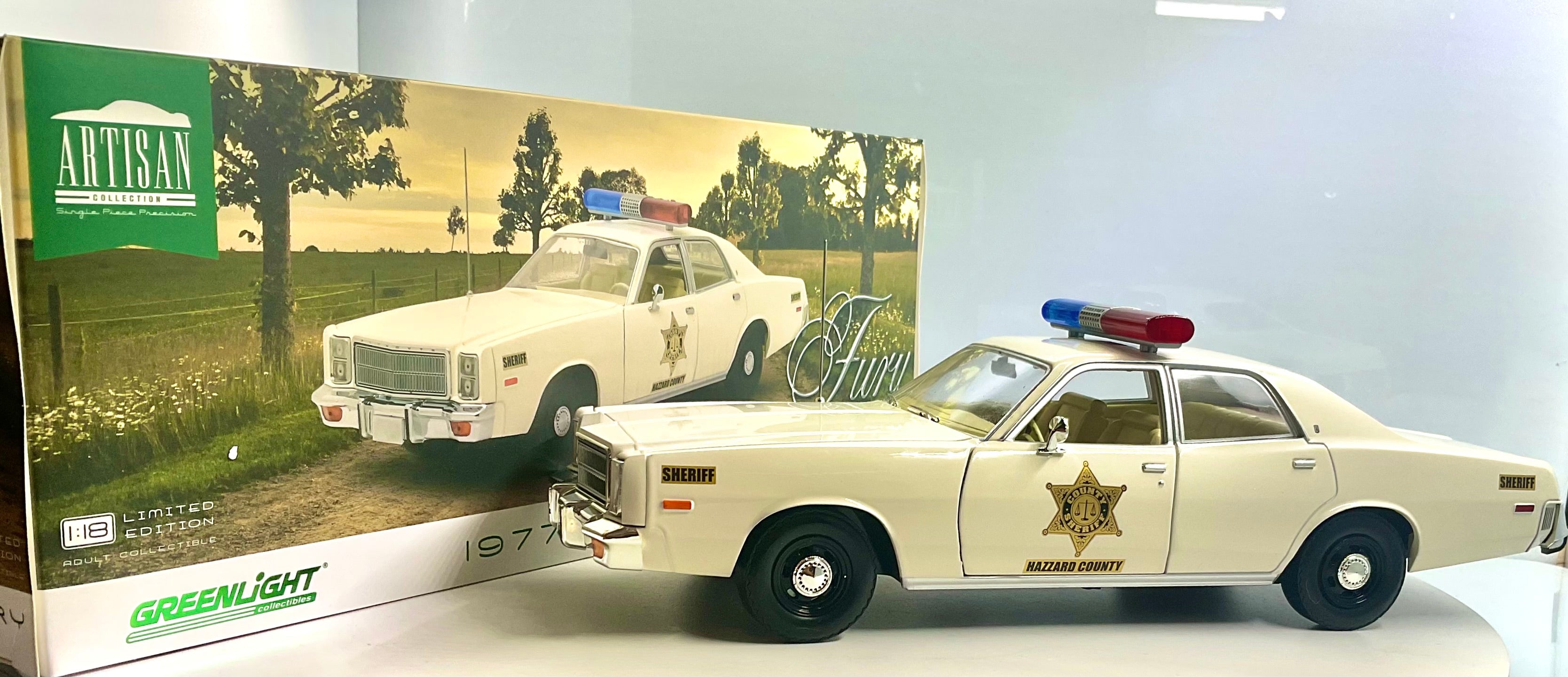 PLYMOUTH FURY del 1977 , GREENLIGHT scala 1/18