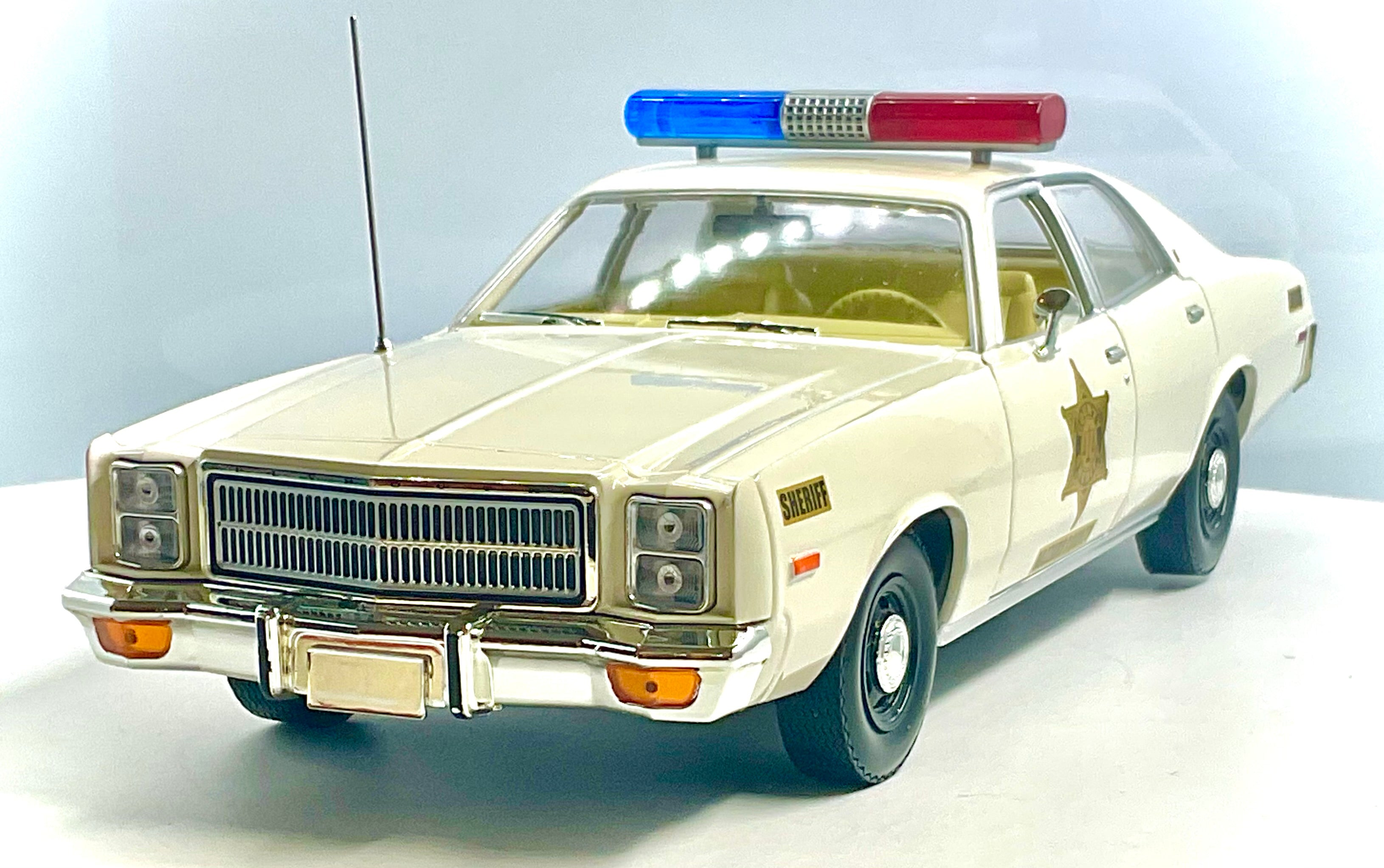 PLYMOUTH FURY del 1977 , GREENLIGHT scala 1/18