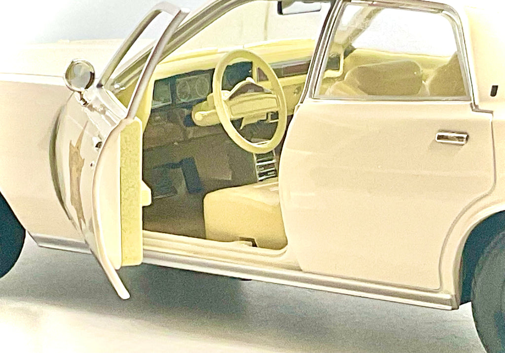 PLYMOUTH FURY del 1977 , GREENLIGHT scala 1/18