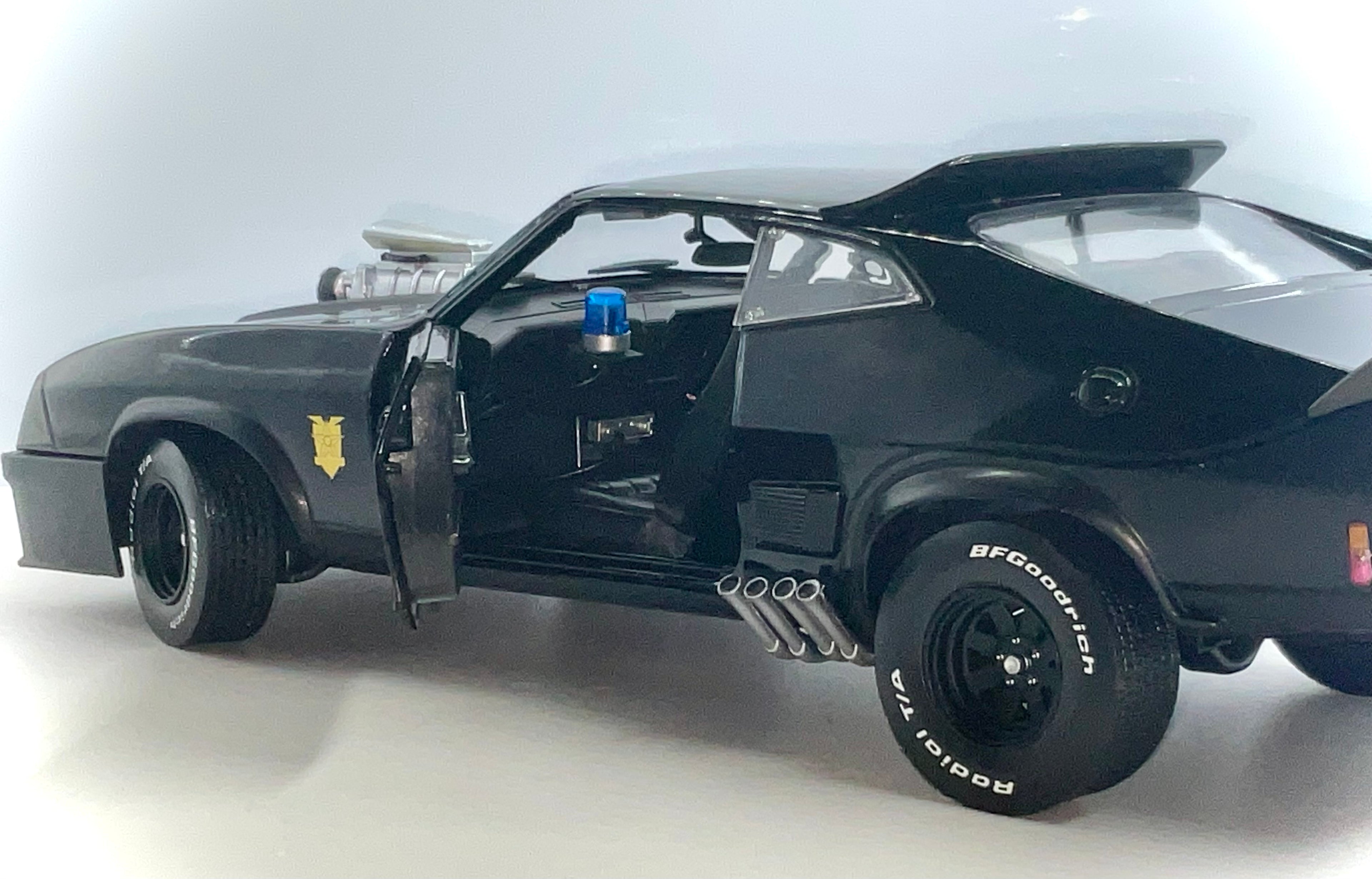 FORD FALCON XB del 1973 , GREENLIGHT scala 1/18