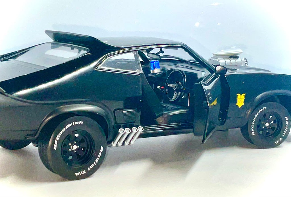 FORD FALCON XB del 1973 , GREENLIGHT scala 1/18