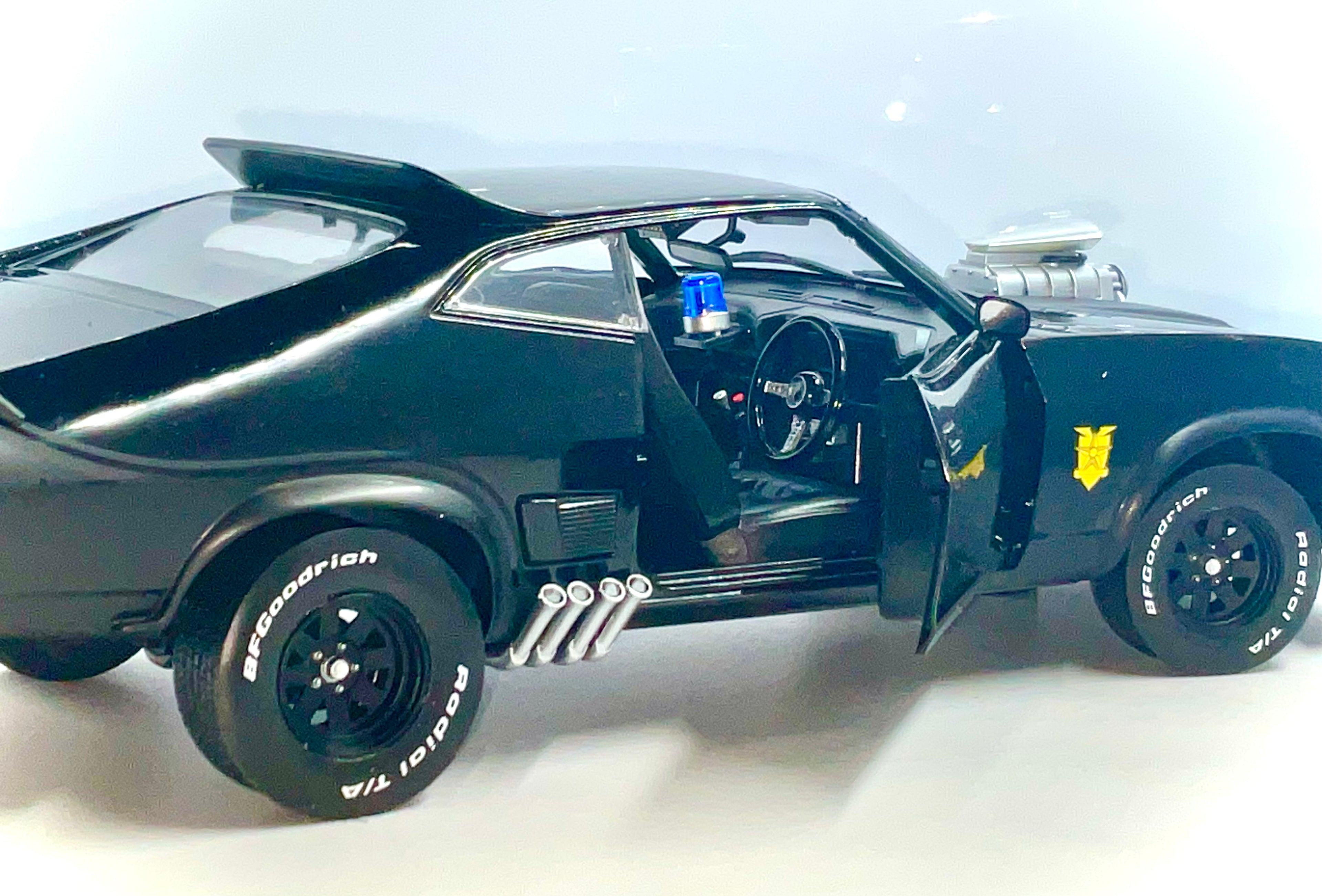 FORD FALCON XB del 1973 , GREENLIGHT scala 1/18