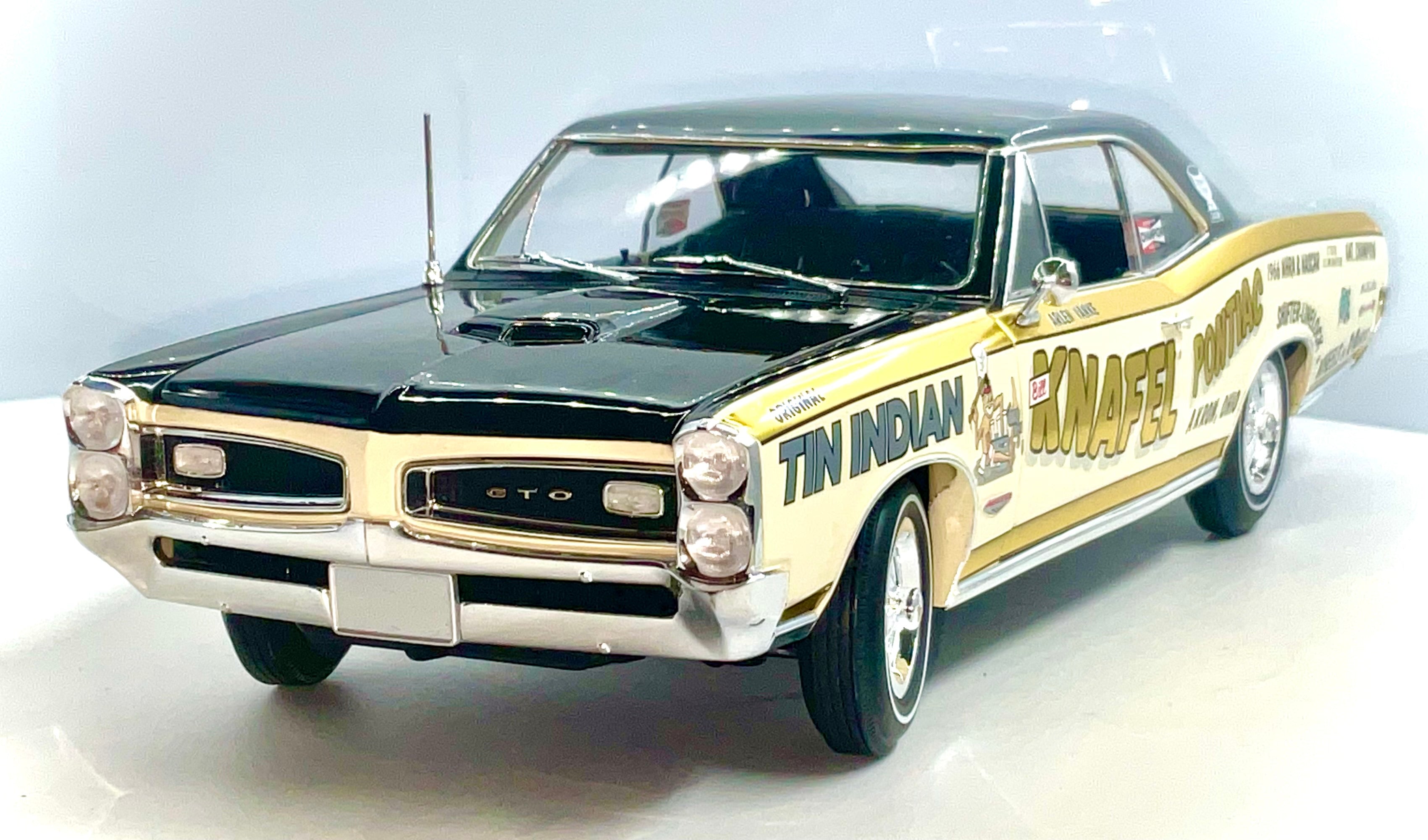 PONTIAC GTO del 1966 , HIGHWAY 61  GREENLIGHT scala 1/18