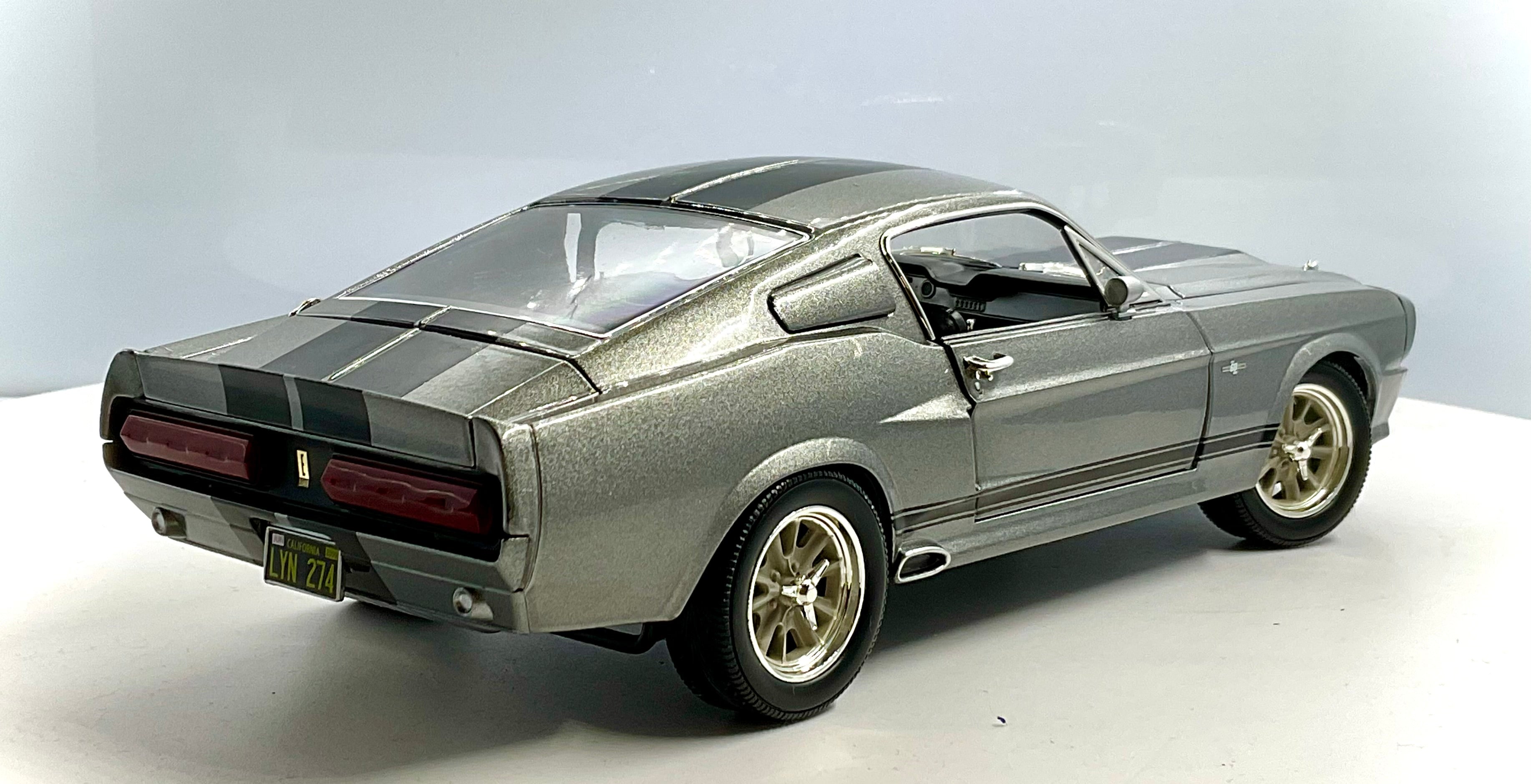FORD MUSTANG del 1967 , GREENLIGHT scala 1/18