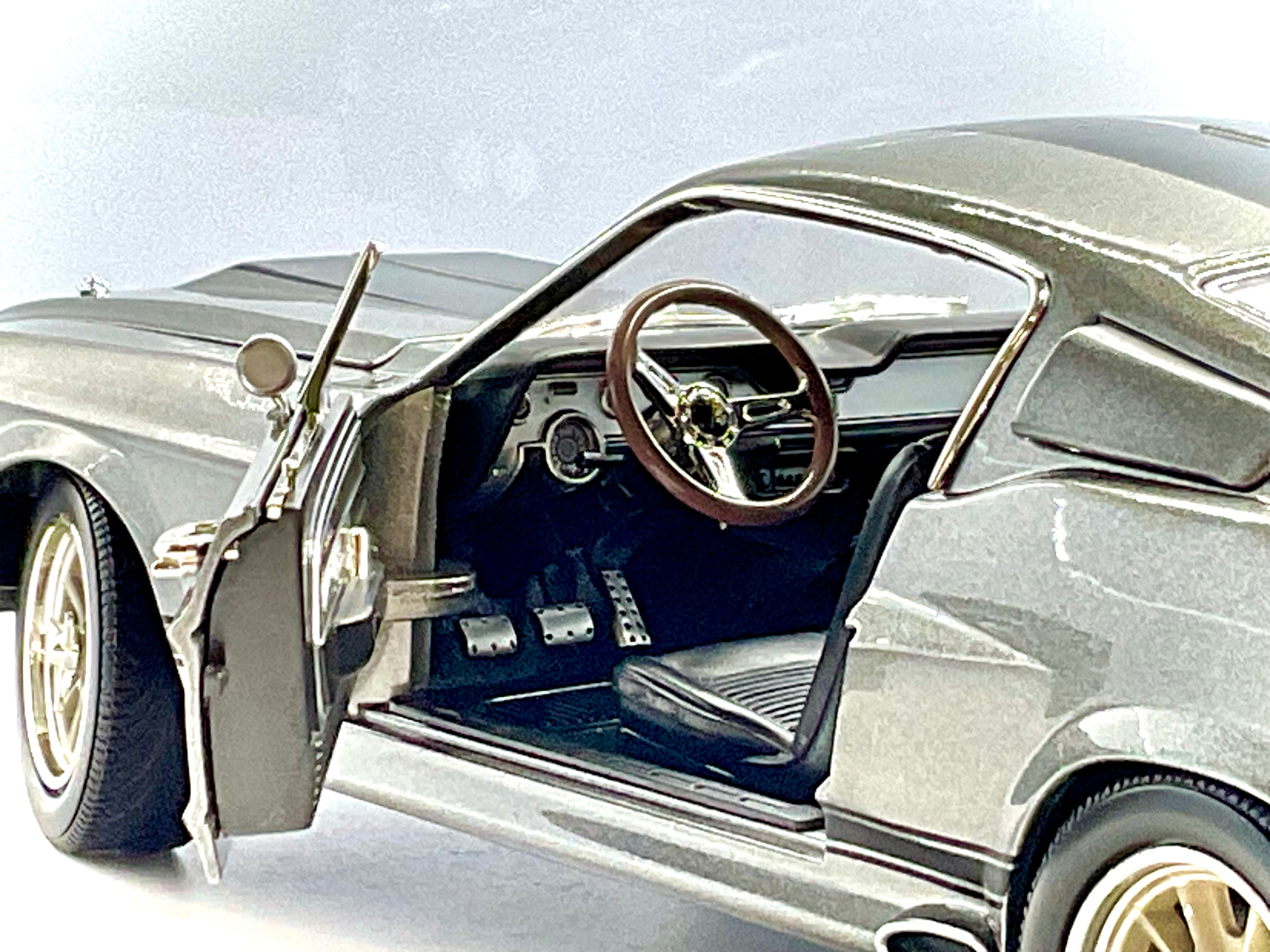 FORD MUSTANG del 1967 , GREENLIGHT scala 1/18