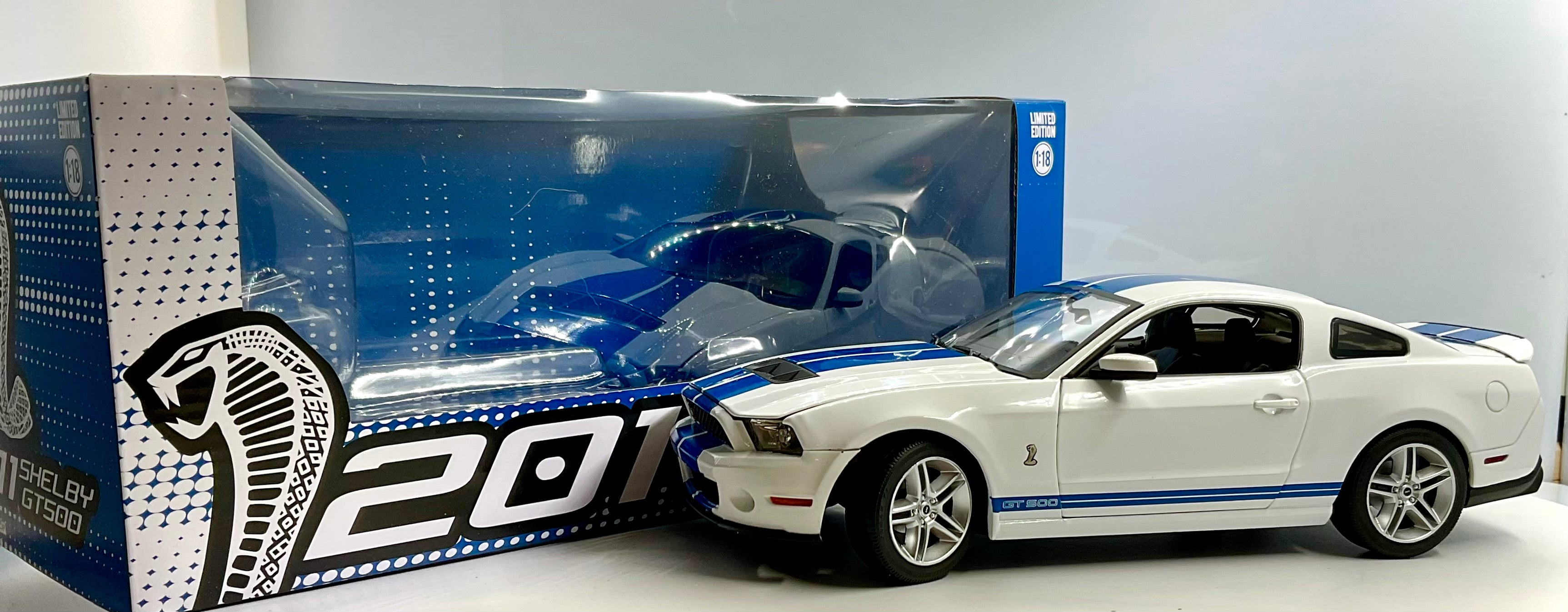 FORD MUSTANG SHELBY GT500 , GREENLIGHT scala 1/18
