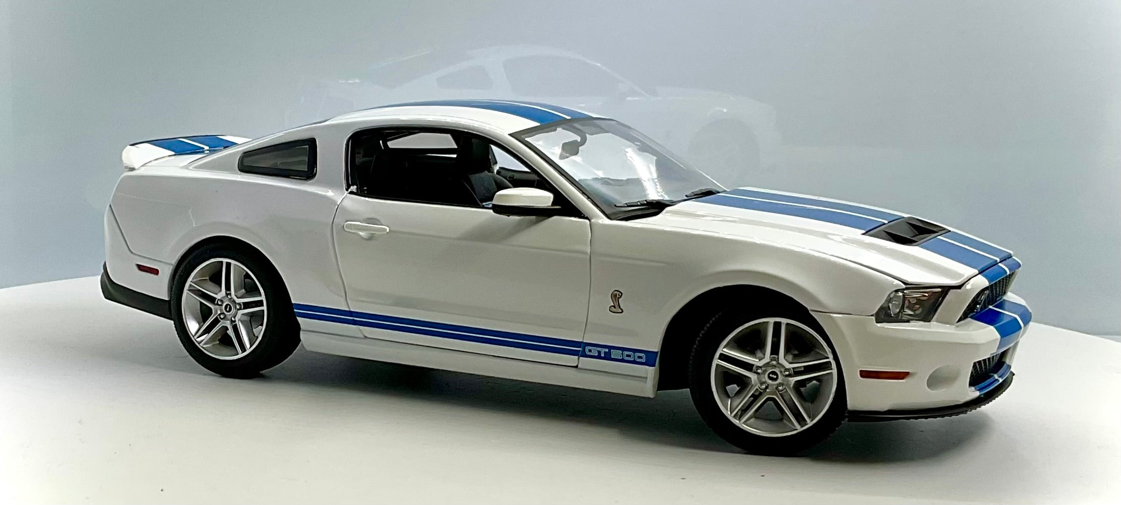 FORD MUSTANG SHELBY GT500 , GREENLIGHT scala 1/18