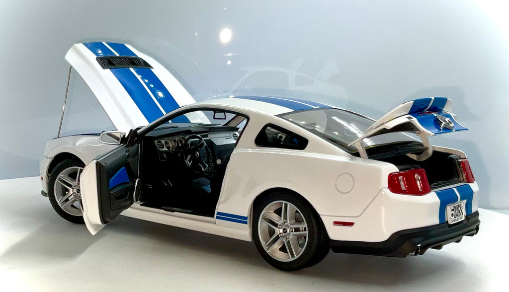 FORD MUSTANG SHELBY GT500 , GREENLIGHT scala 1/18