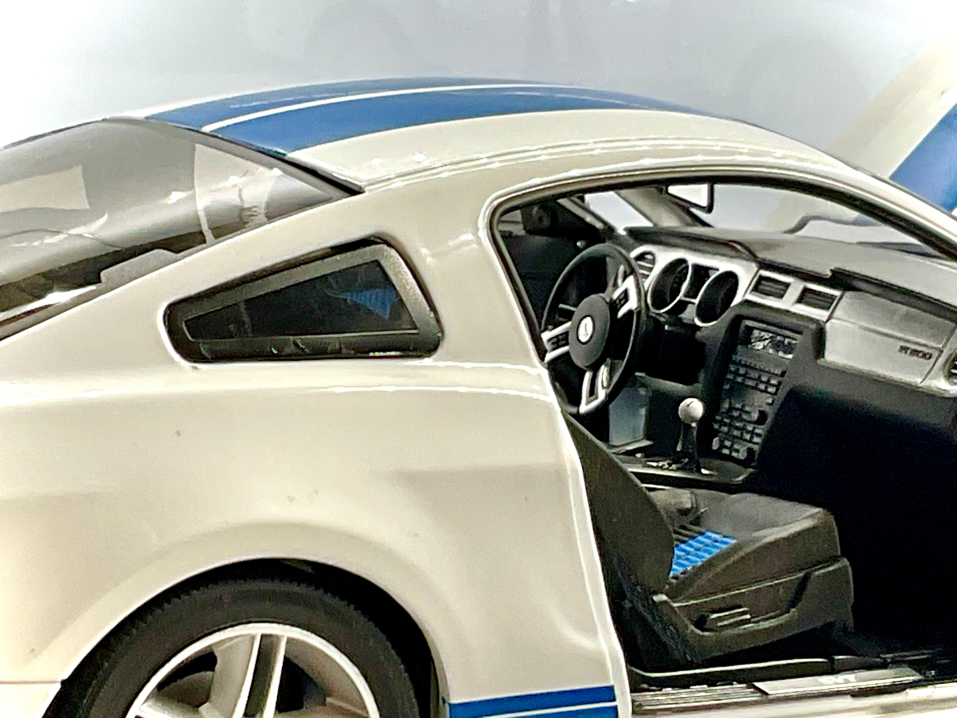 FORD MUSTANG SHELBY GT500 , GREENLIGHT scala 1/18