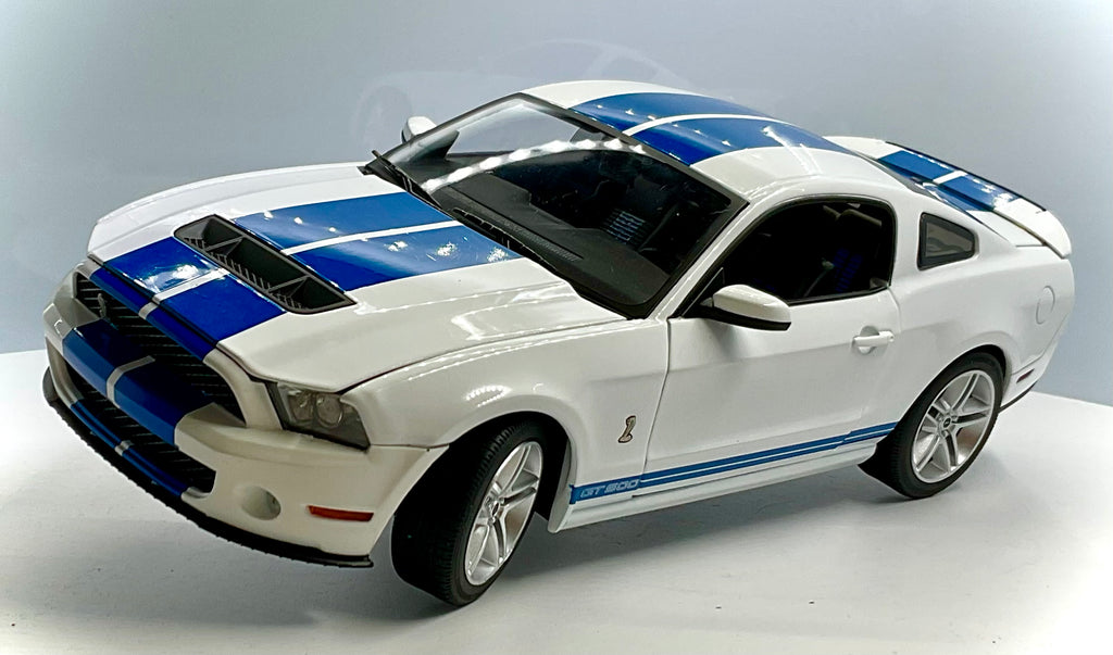 FORD MUSTANG SHELBY GT500 , GREENLIGHT scala 1/18