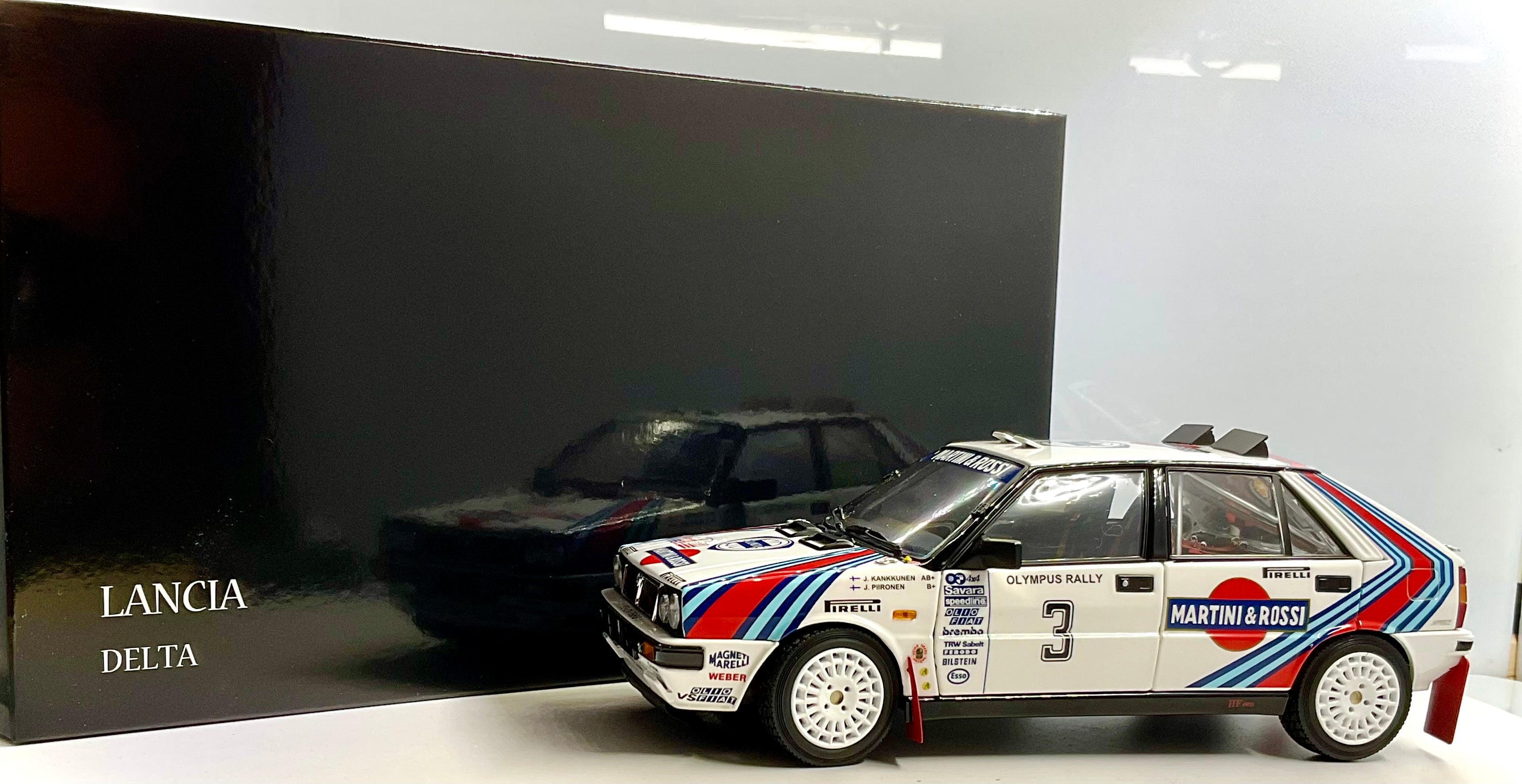 LANCIA DELTA  HF 4WD del 1987 , KYOSHO scala 1/18