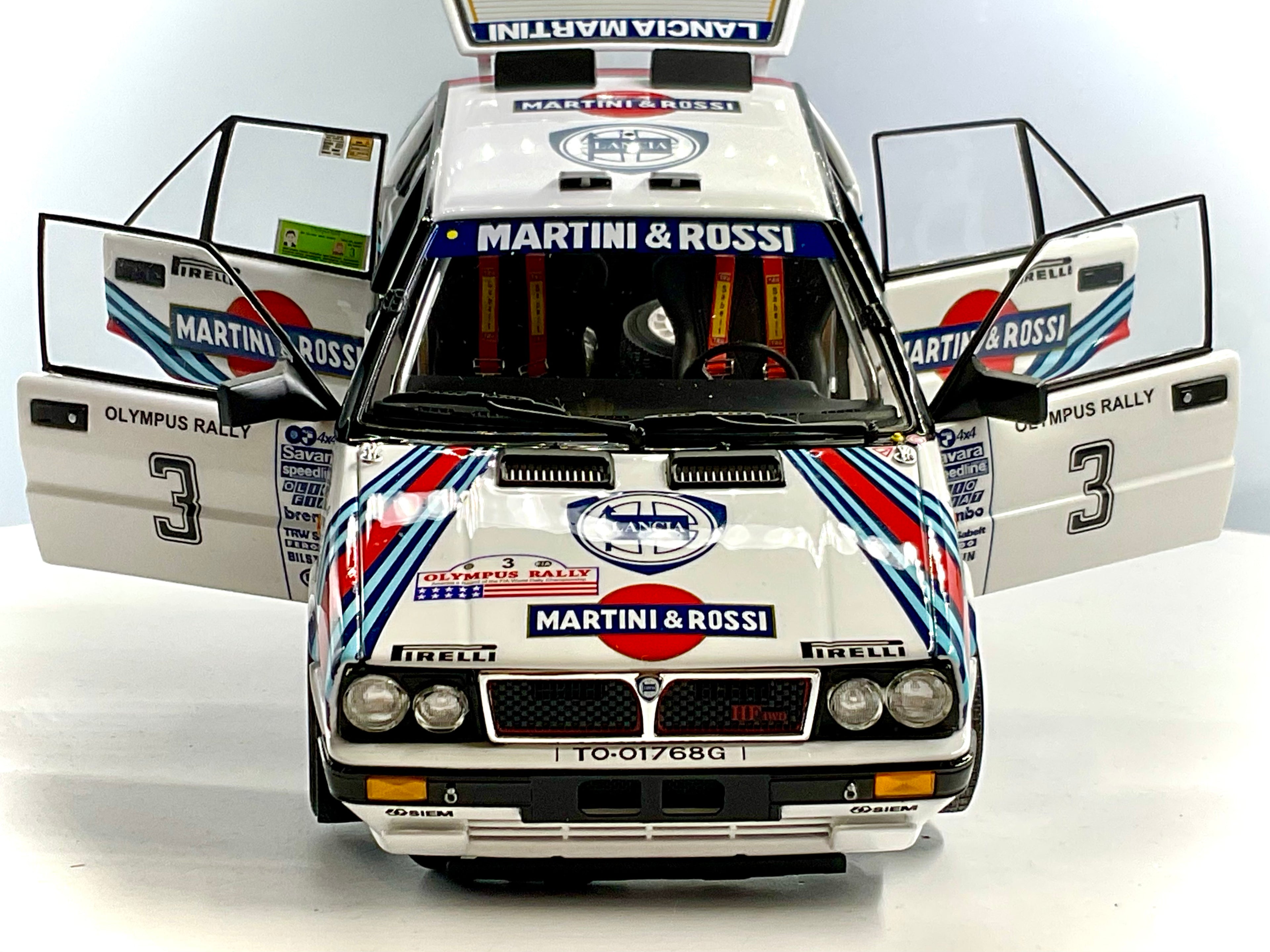 LANCIA DELTA  HF 4WD del 1987 , KYOSHO scala 1/18