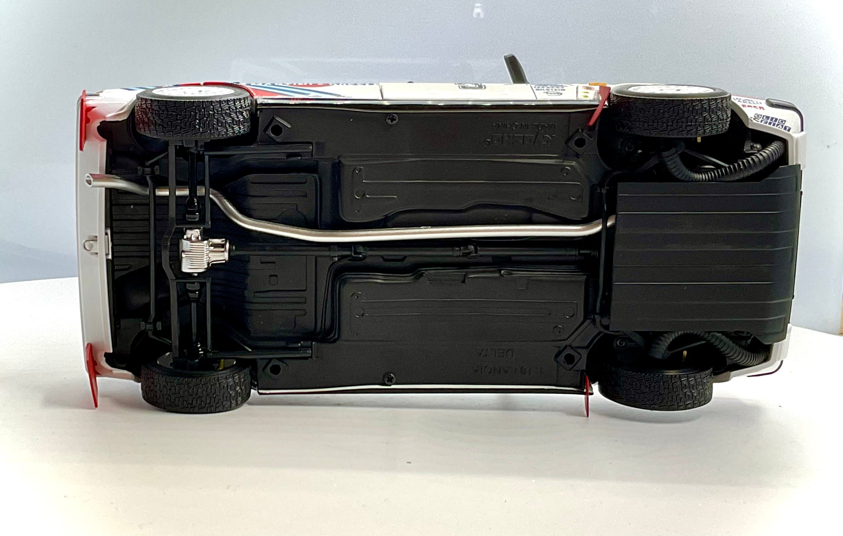 LANCIA DELTA  HF 4WD del 1987 , KYOSHO scala 1/18