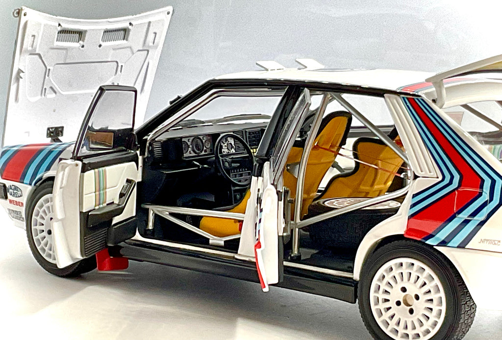 LANCIA DELTA HF 4WD  del 1987 , KYOSHO scala 1/18