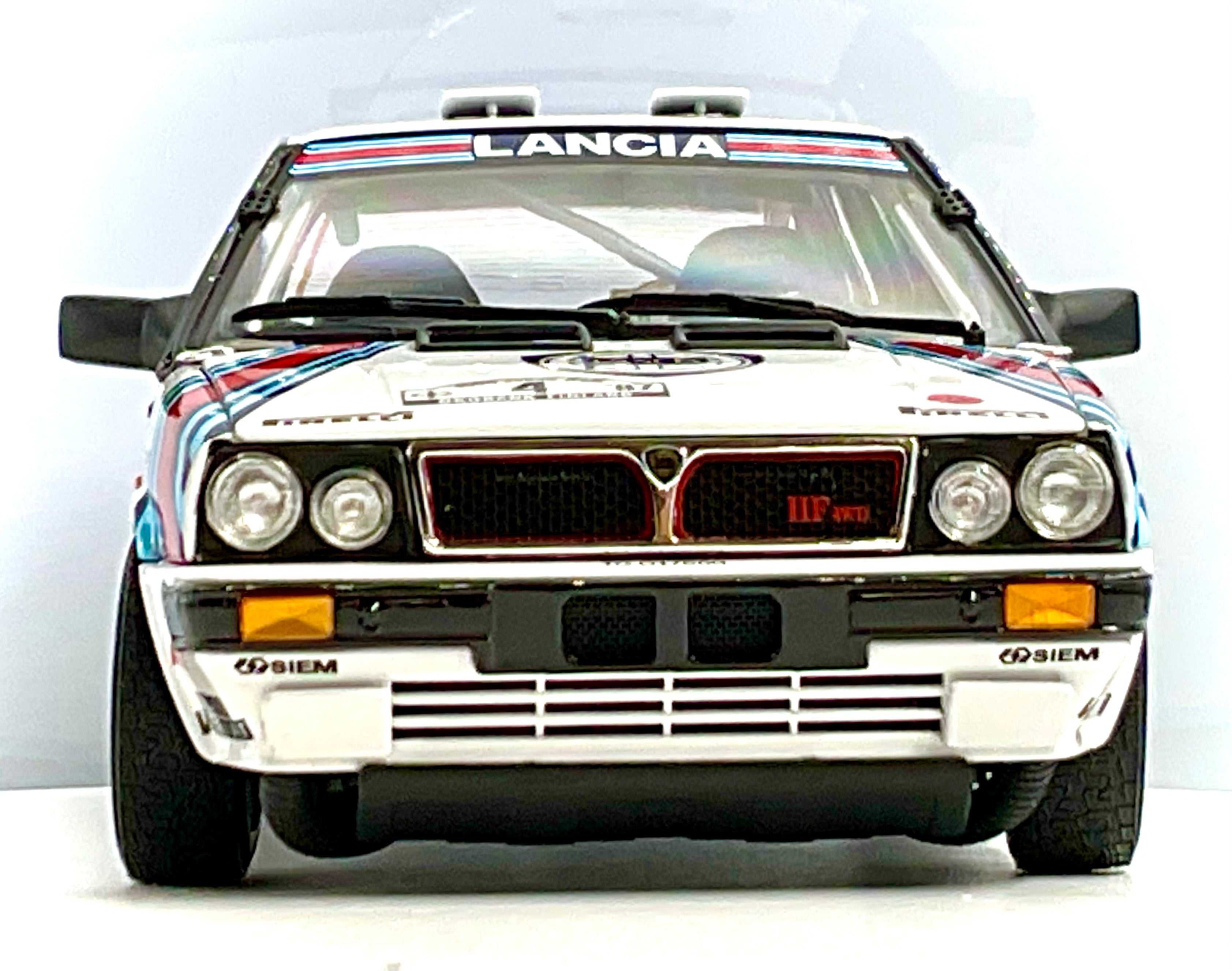 LANCIA DELTA HF 4WD  del 1987 , KYOSHO scala 1/18