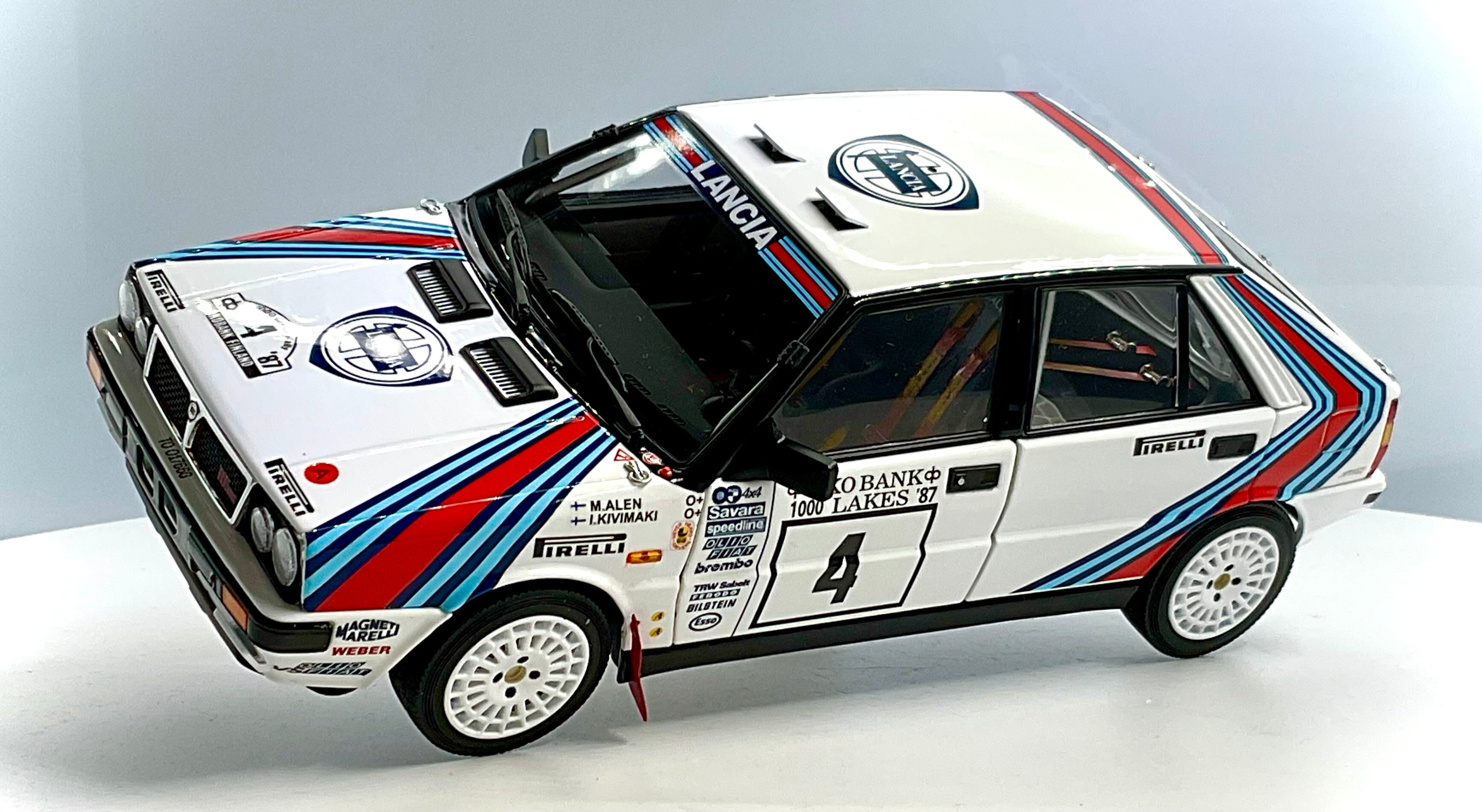 LANCIA DELTA HF 4WD  del 1987 , KYOSHO scala 1/18