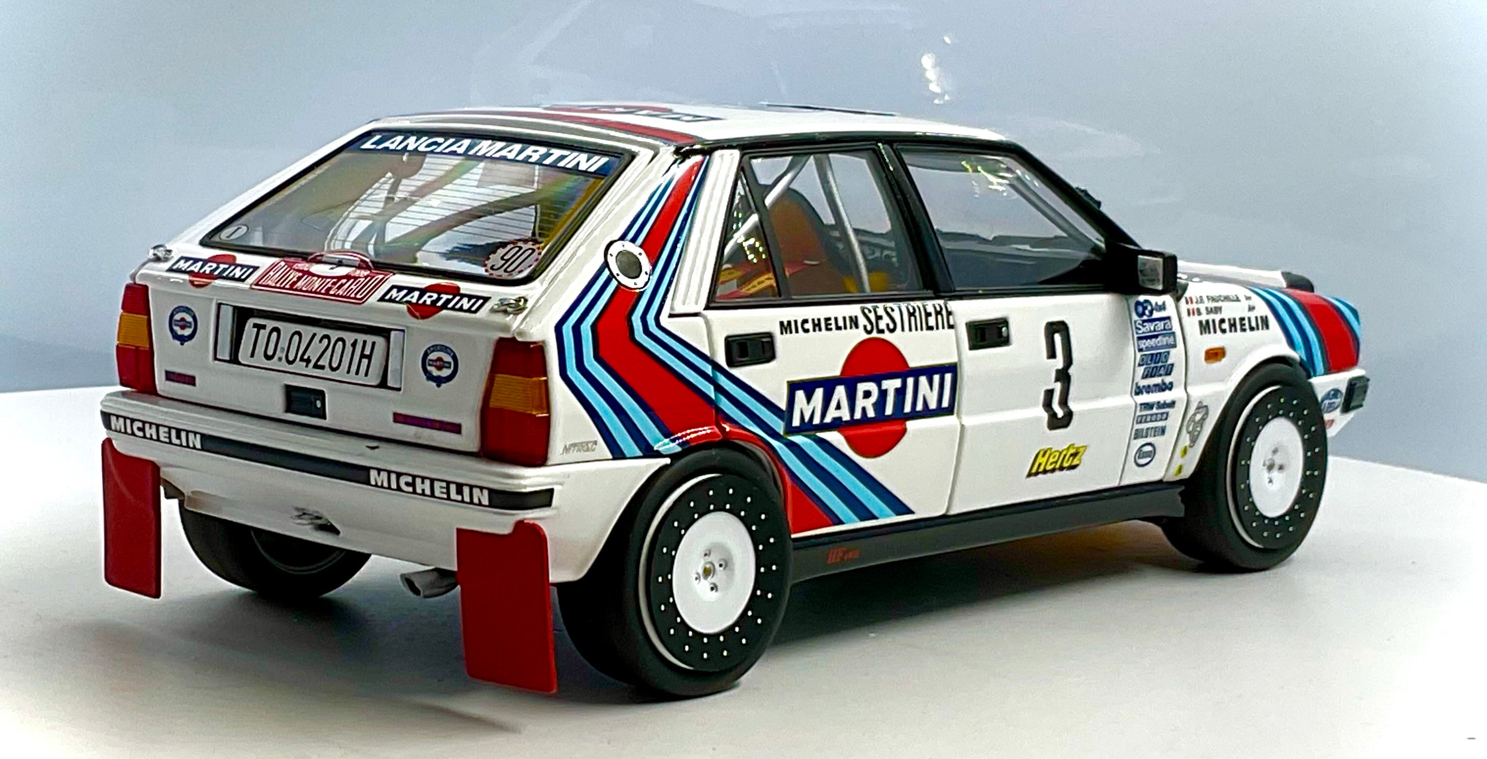LANCIA DELTA HF 4WD del 1988 , KYOSHO scala 1/18