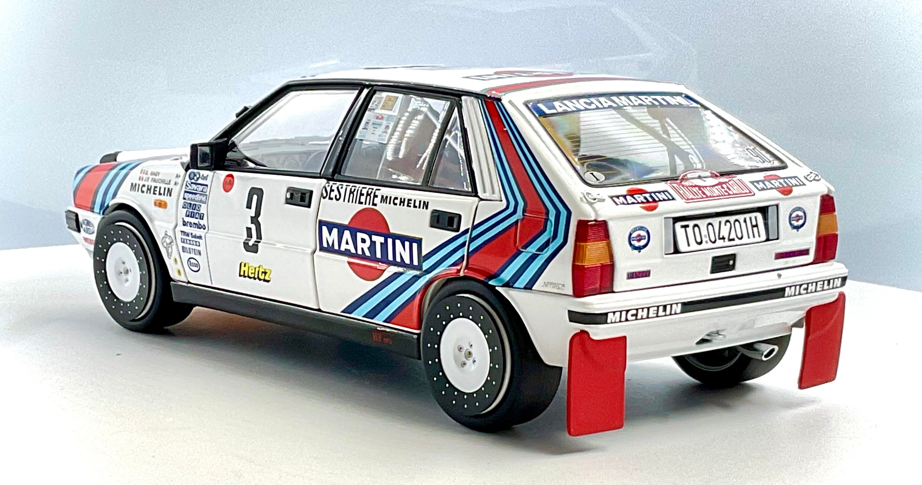 LANCIA DELTA HF 4WD del 1988 , KYOSHO scala 1/18
